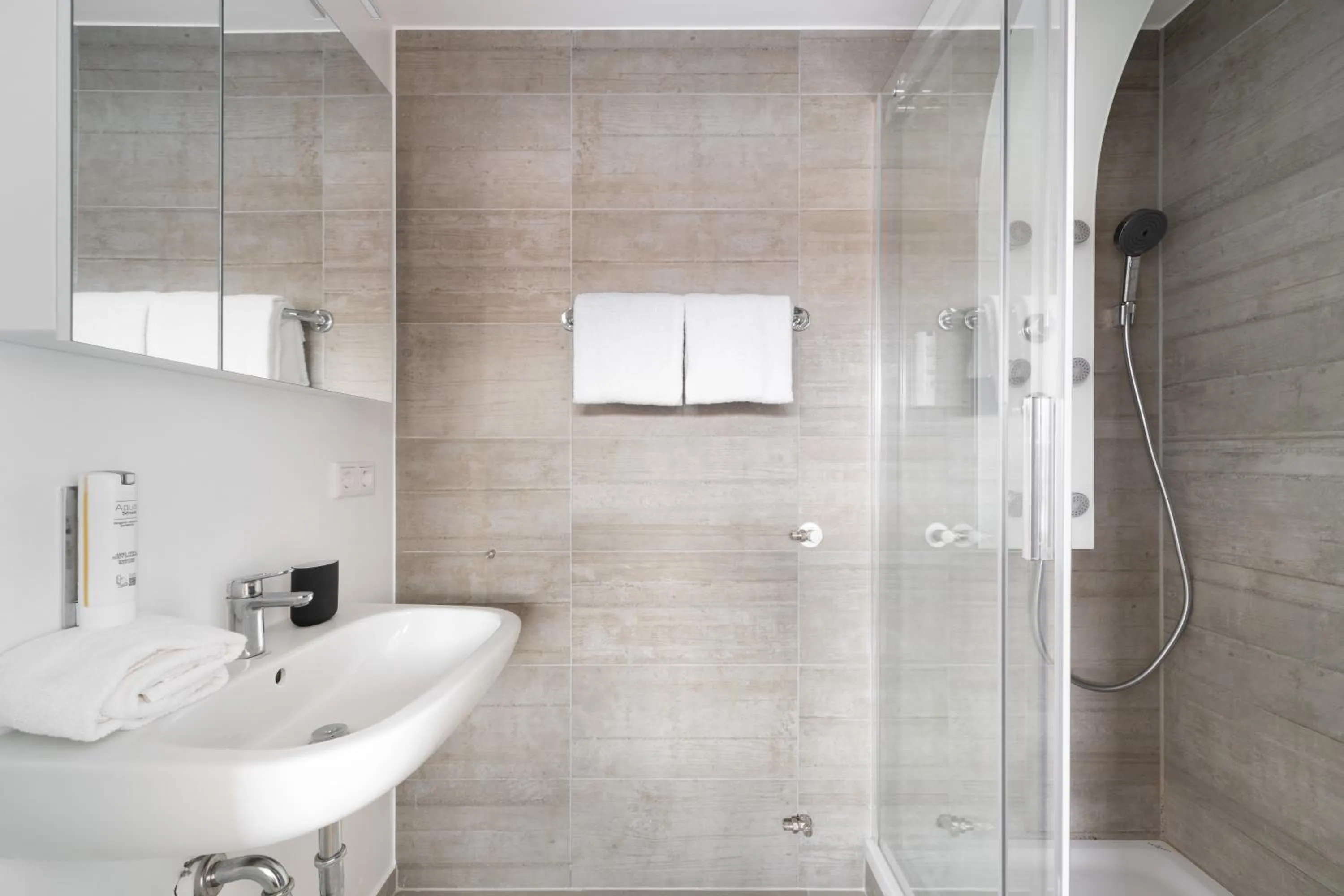 Shower in Homaris Apartments München Laim