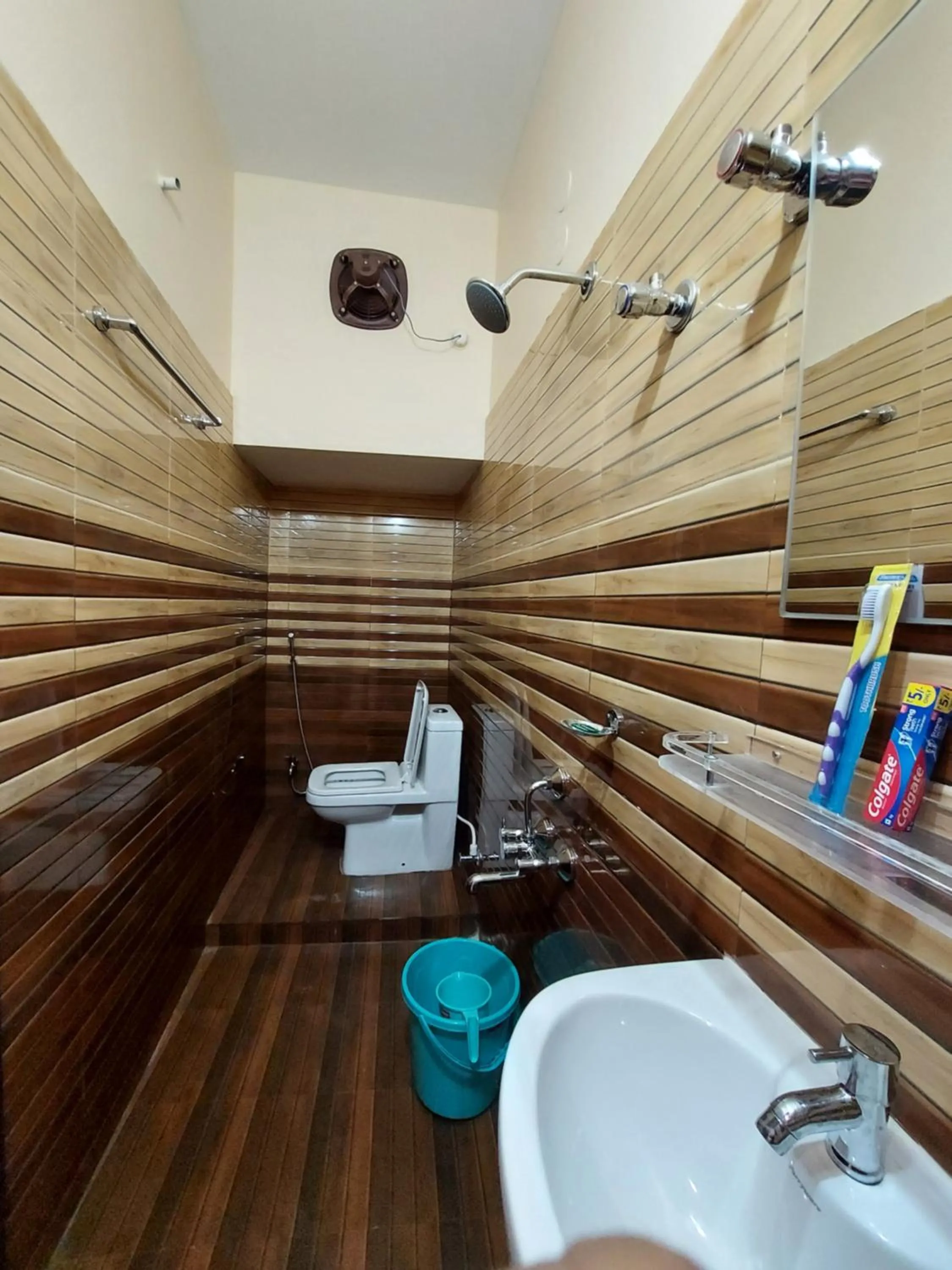 Bathroom in Hotel Hari Gayatri Regent