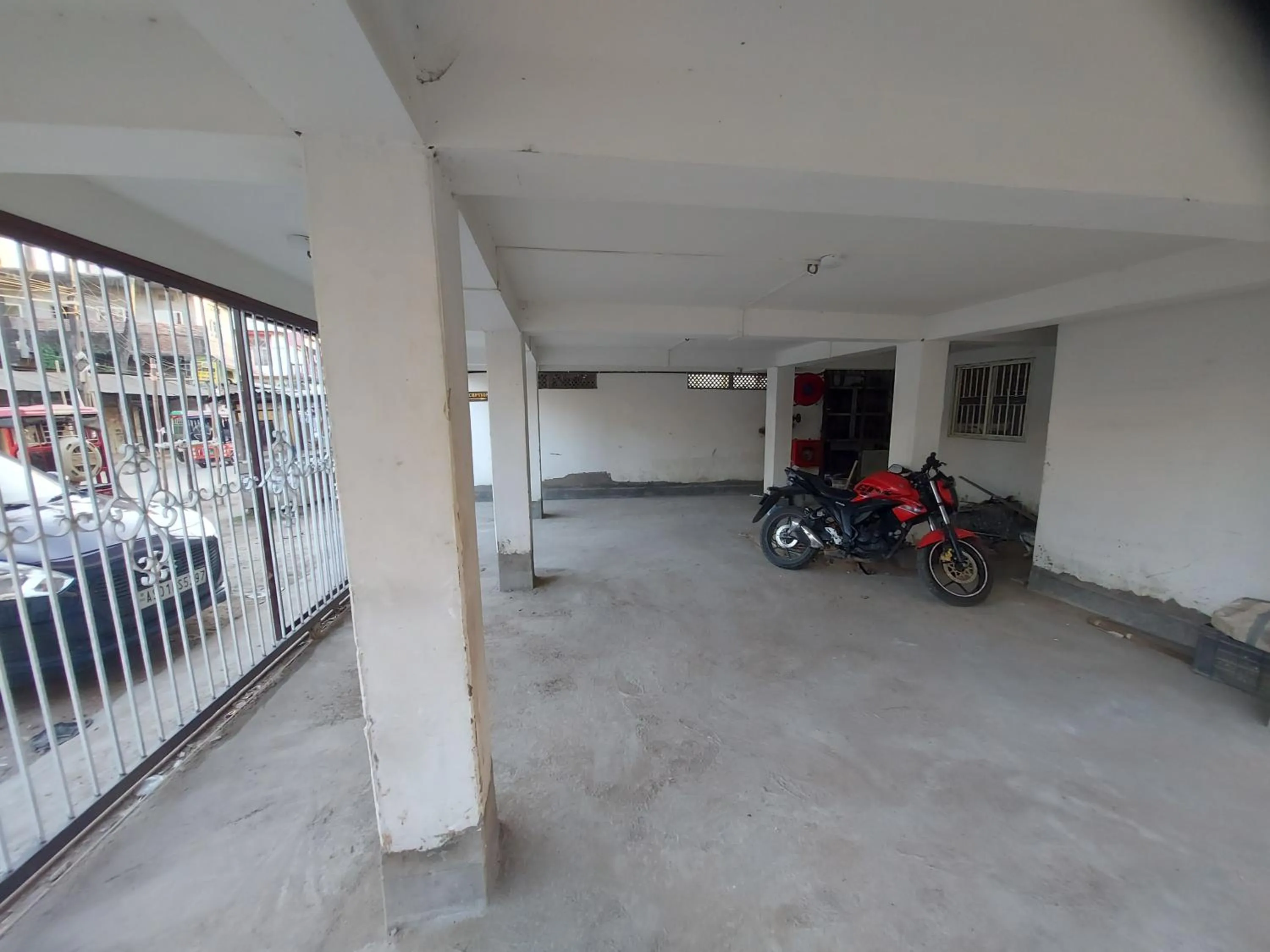 Parking in Hotel Hari Gayatri Regent