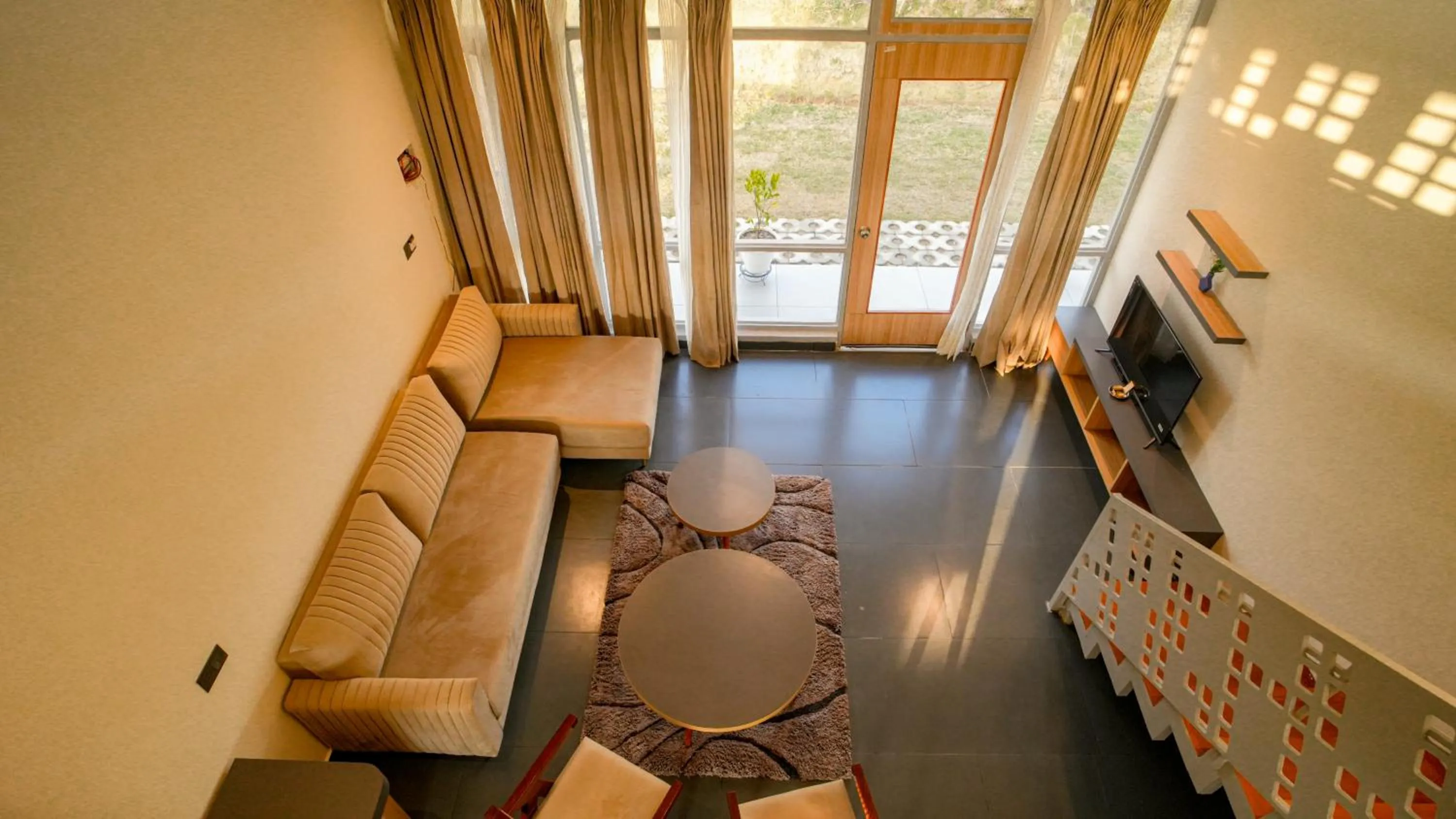 Living room in Bir Valley Retreat