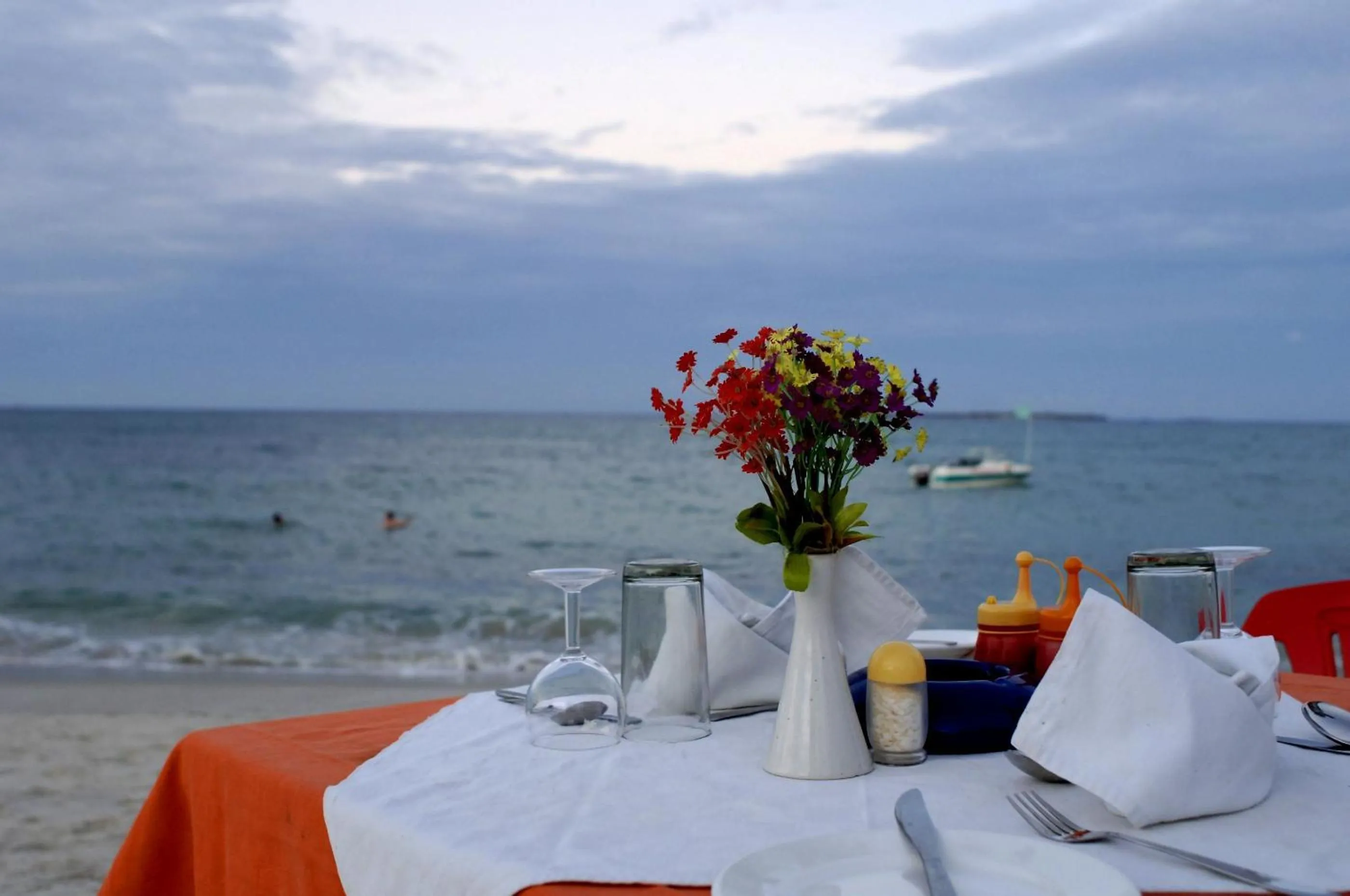 Restaurant/places to eat in Sunrise Beach Resort