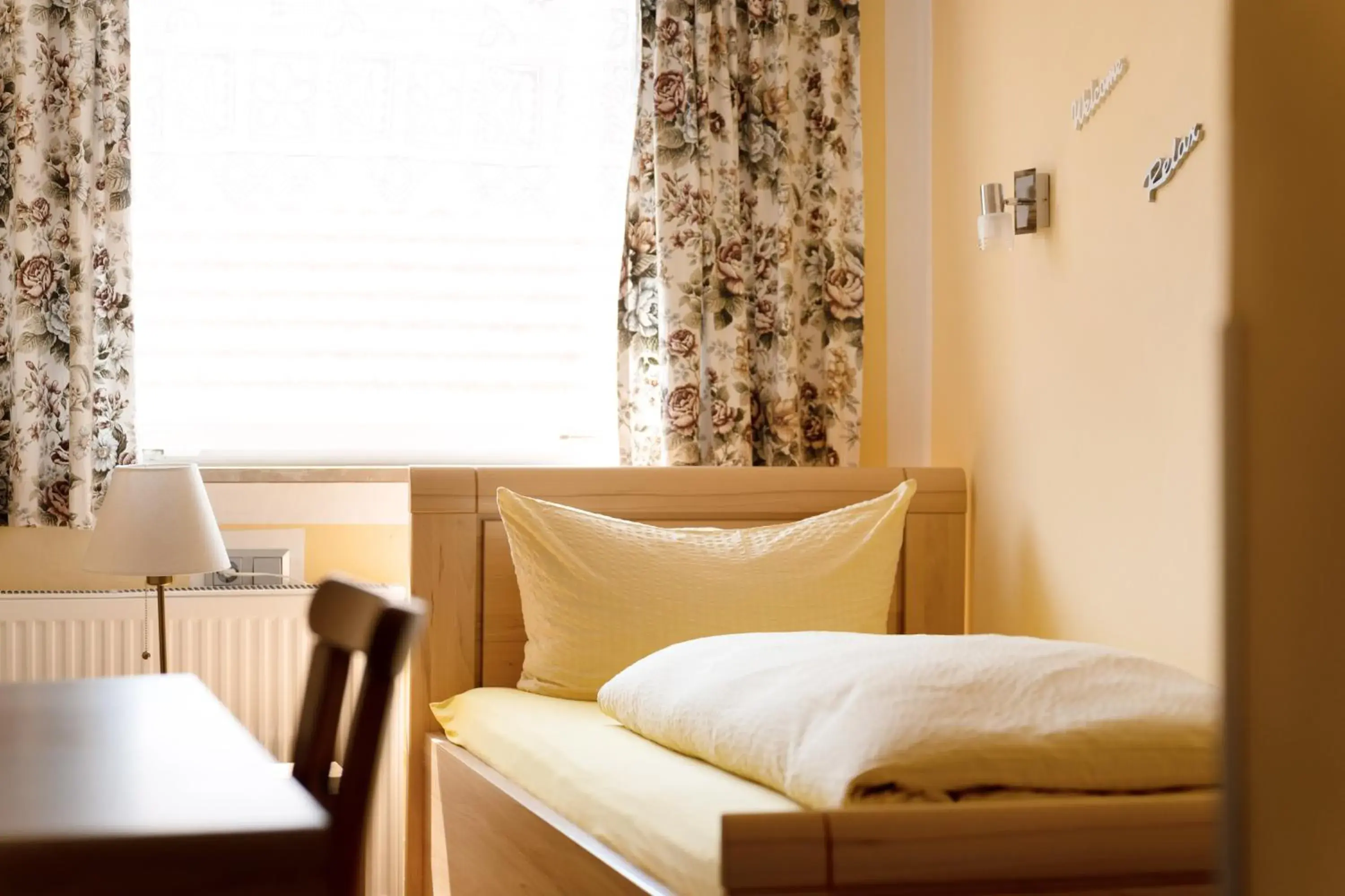 Single Room with Bathroom in Hotel garni "Zum Engel" Single Room with Bathroom in Hotel garni "Zum Engel"