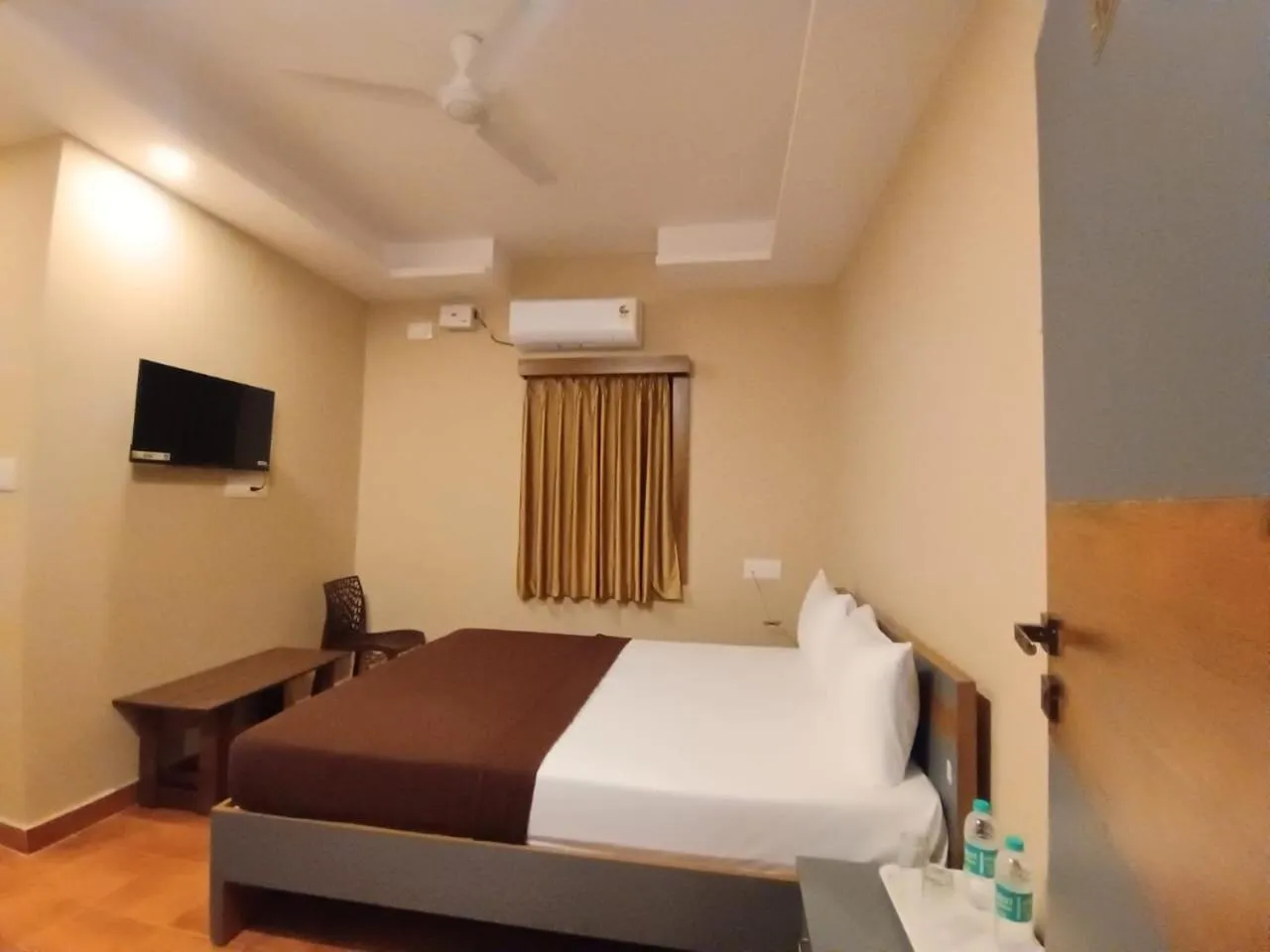 TV and multimedia, Bed in The Nisarga Residency