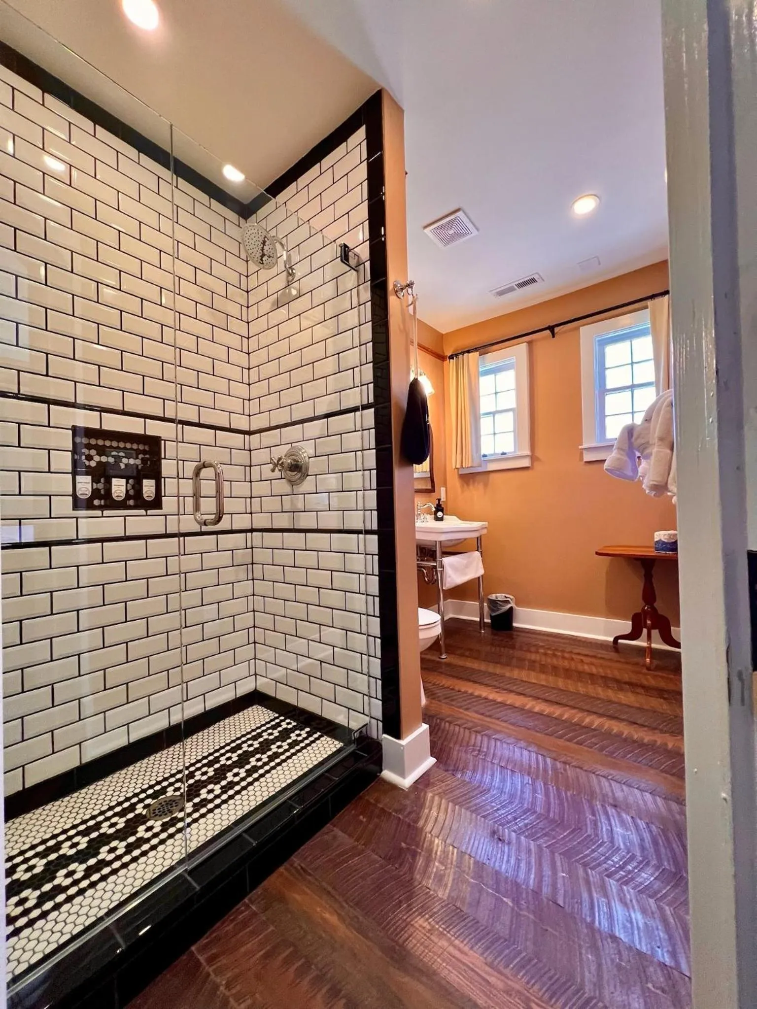 Bathroom in The NuWray Hotel & Carriage House