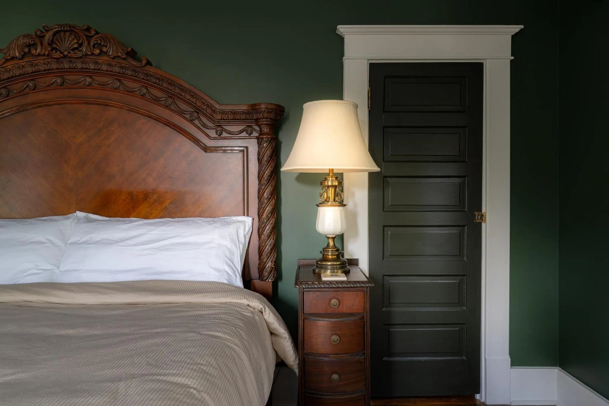Bedroom, Bed in The NuWray Hotel & Carriage House