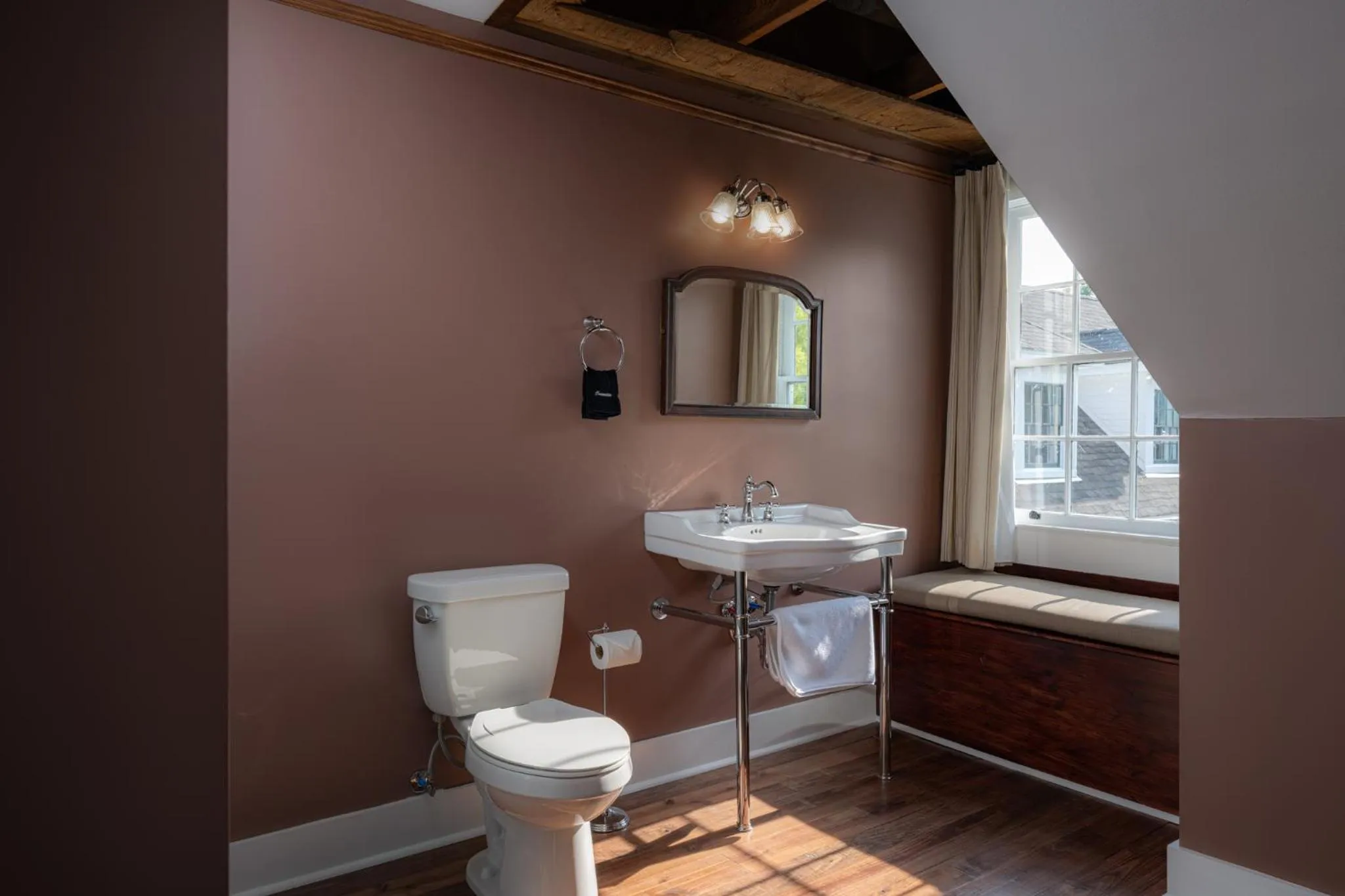Bathroom in The NuWray Hotel & Carriage House