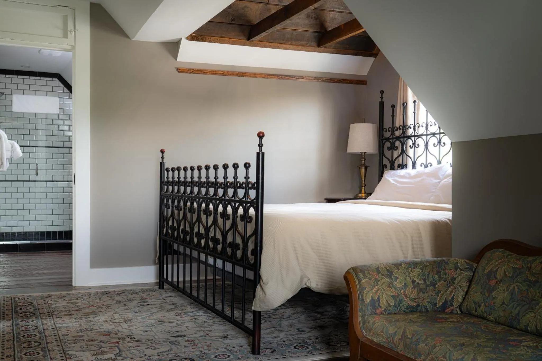 Bedroom, Bed in The NuWray Hotel & Carriage House