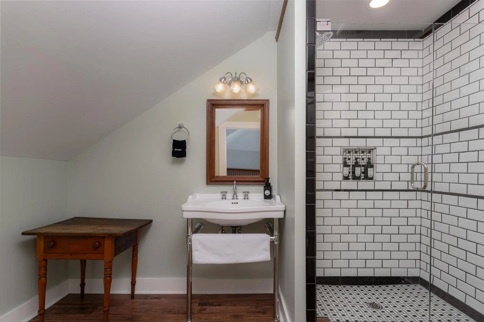 Bathroom in The NuWray Hotel & Carriage House