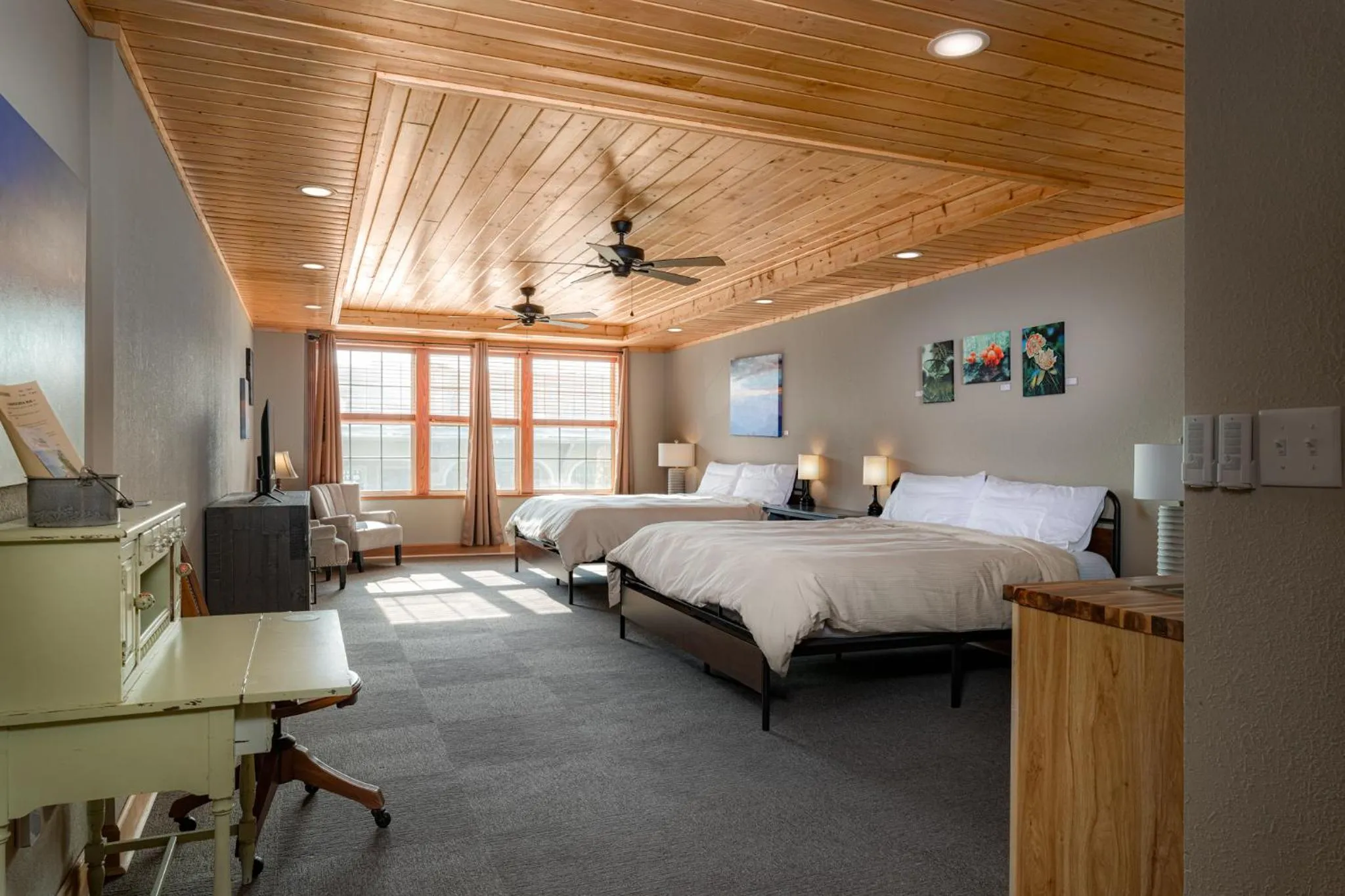 Bedroom, Bed in The NuWray Hotel & Carriage House