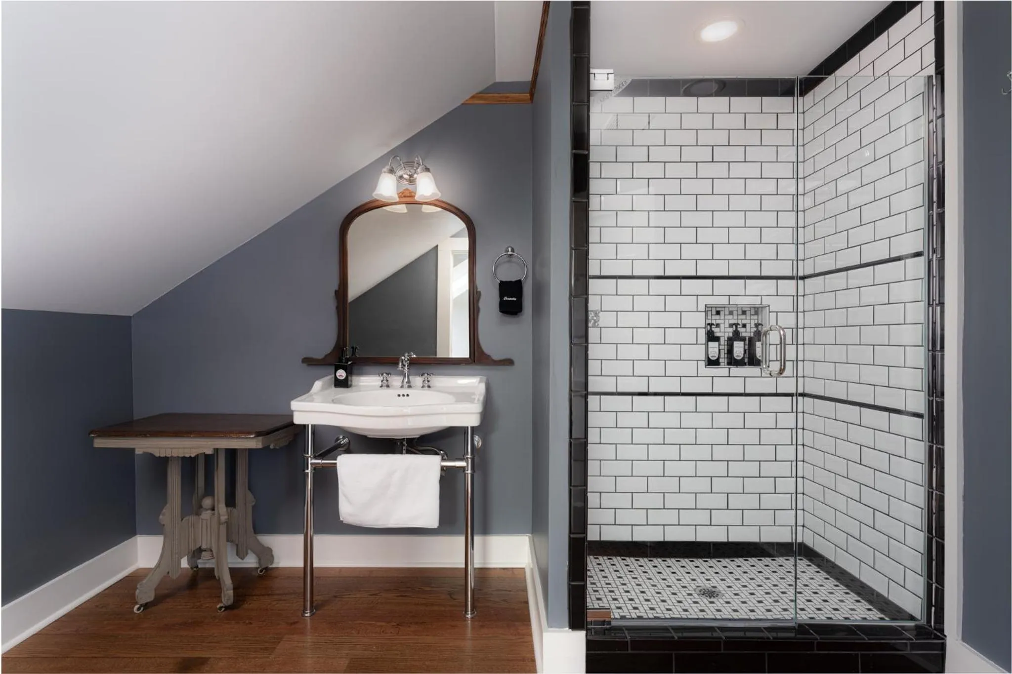 Bathroom in The NuWray Hotel & Carriage House