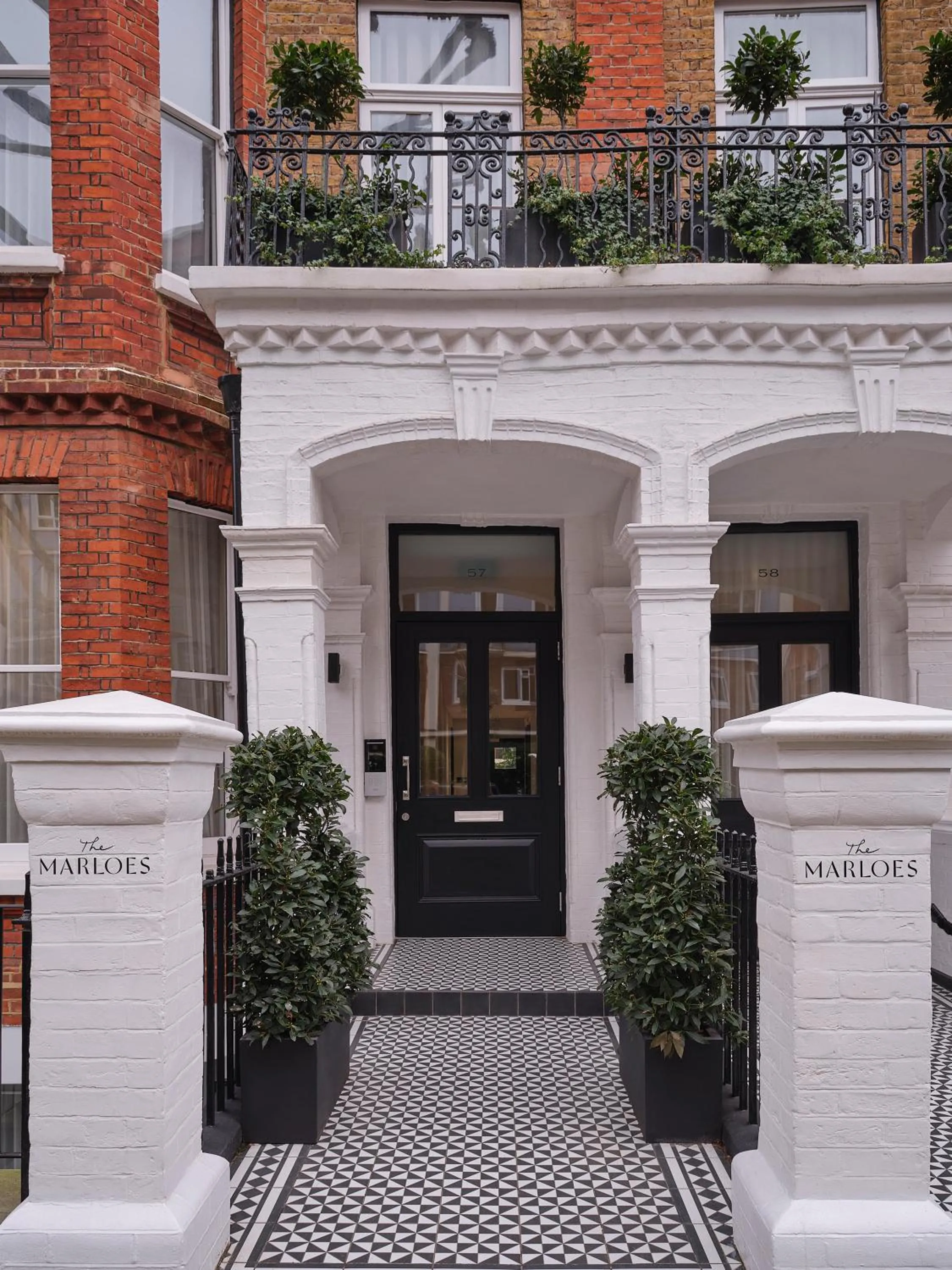 Facade/entrance in The Marloes