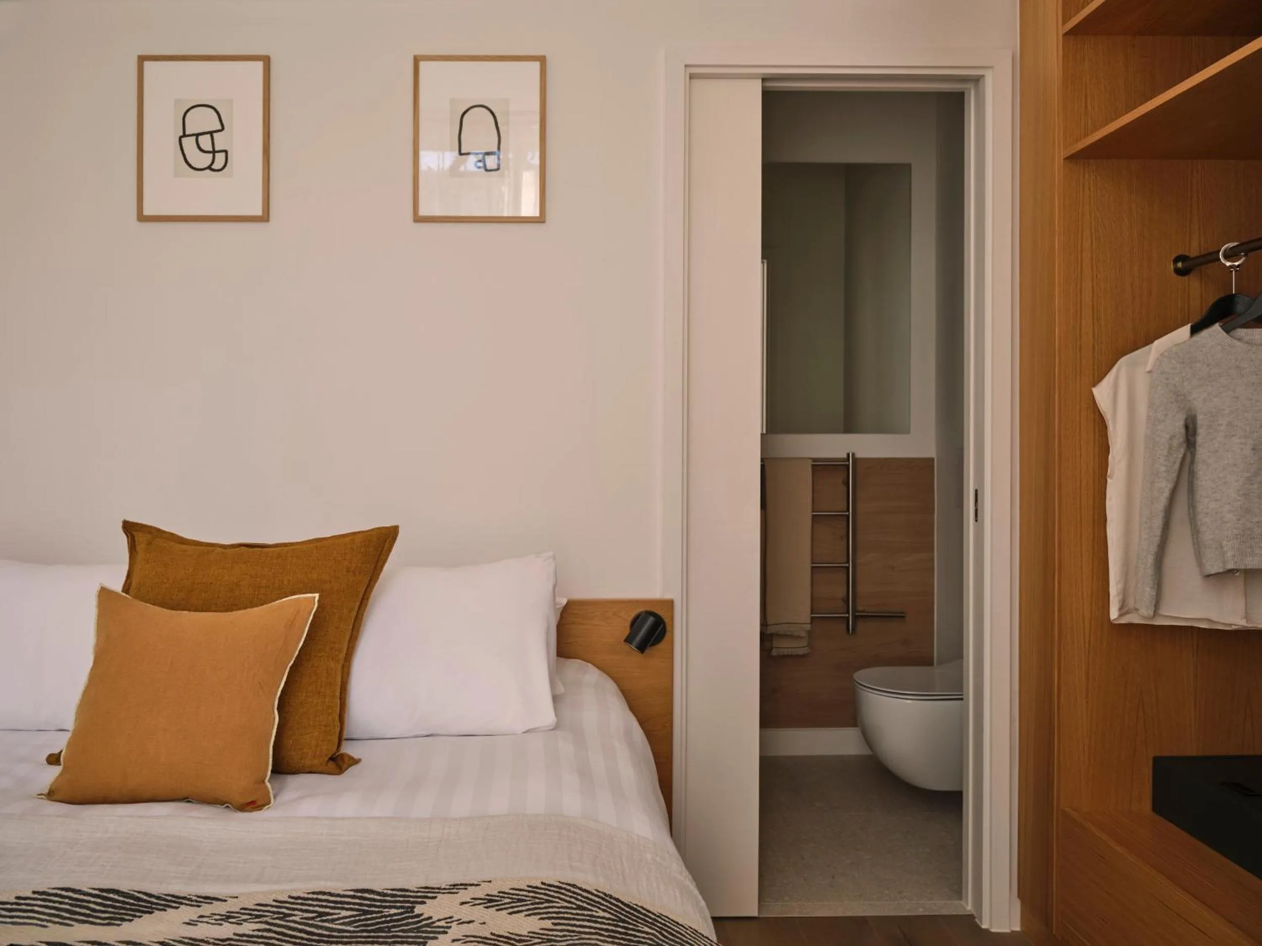 Toilet, Bed in The Marloes