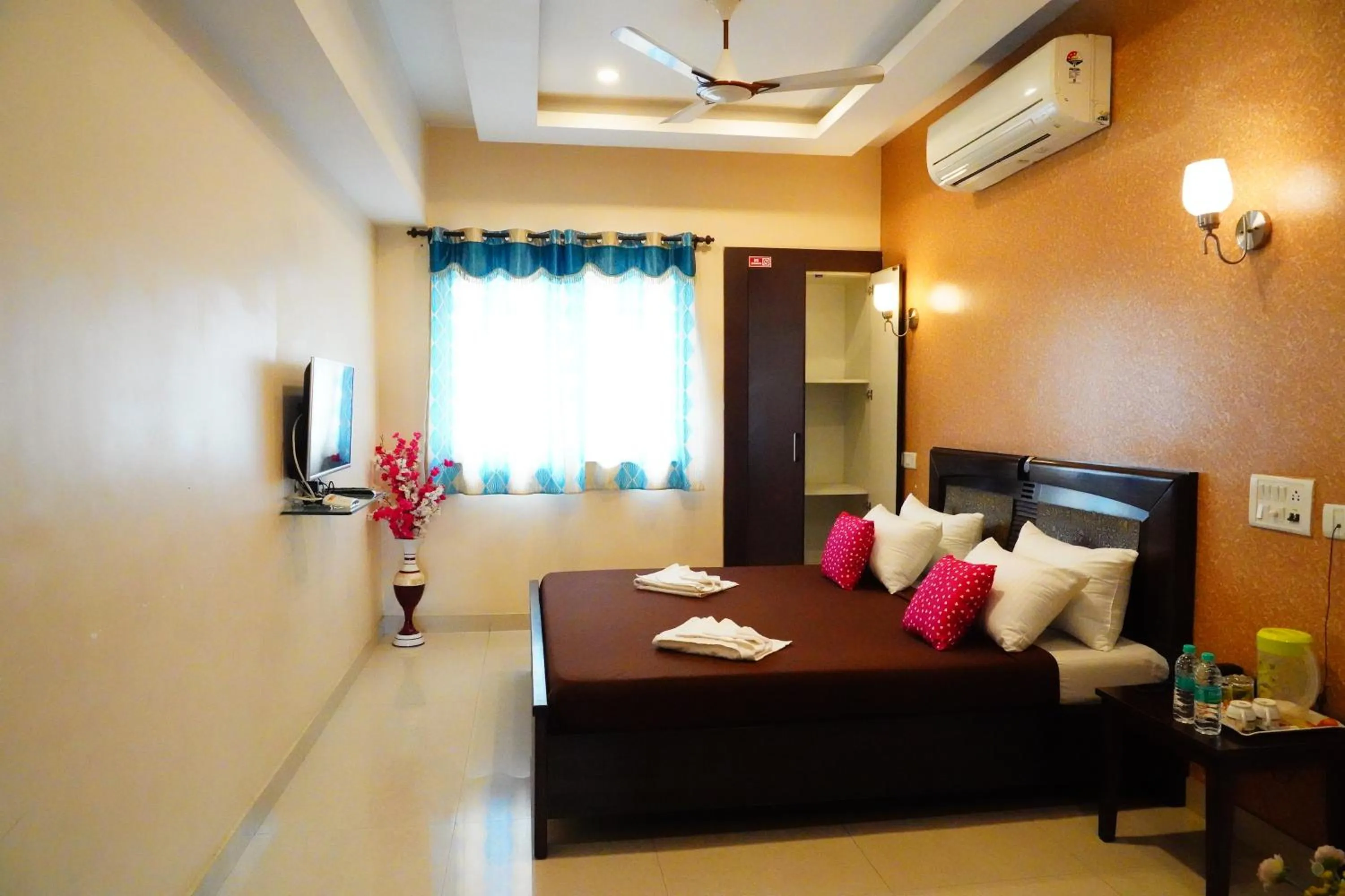 Bed in Vinayagam Residency