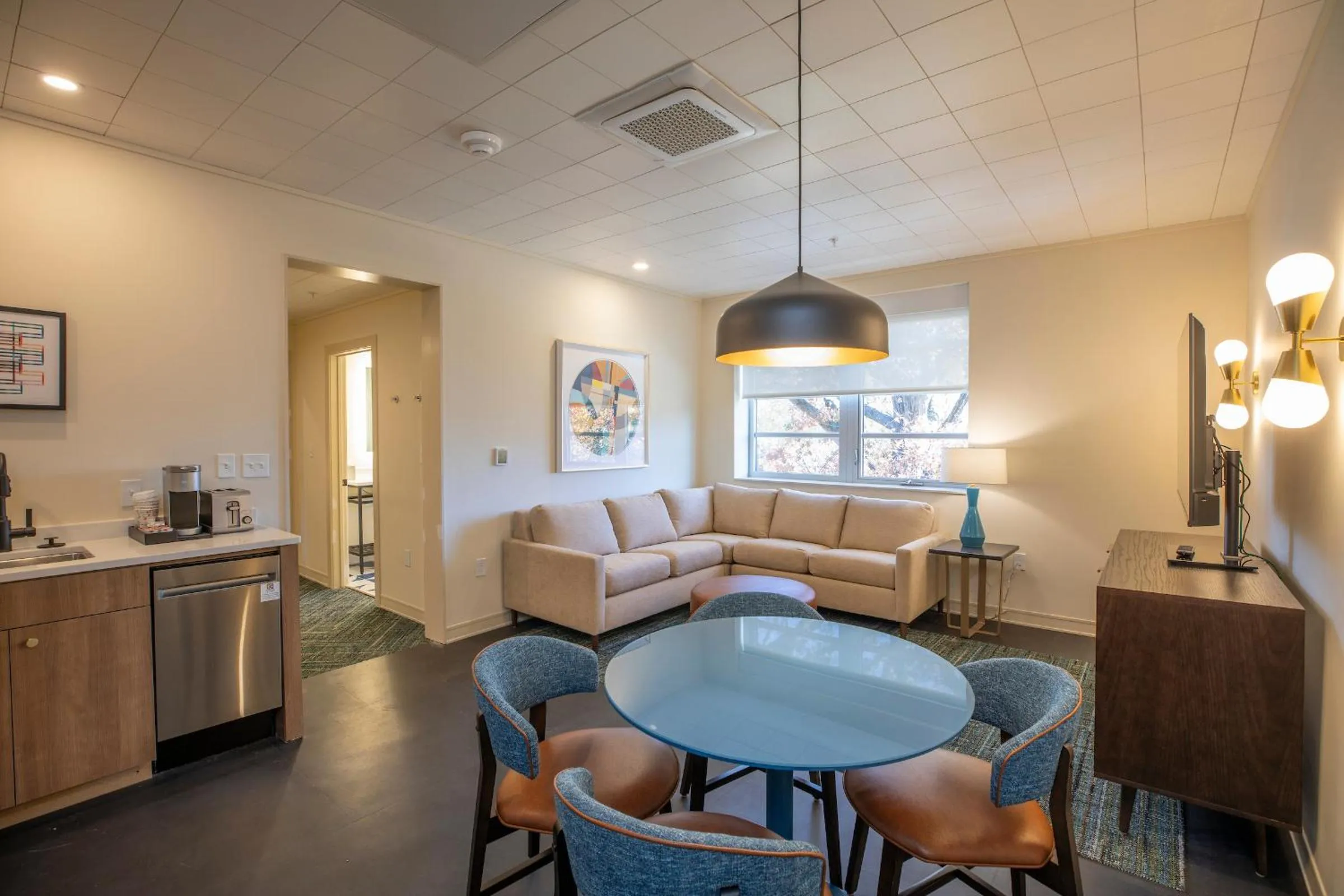 Kitchen or kitchenette in The Holbrook Hotel