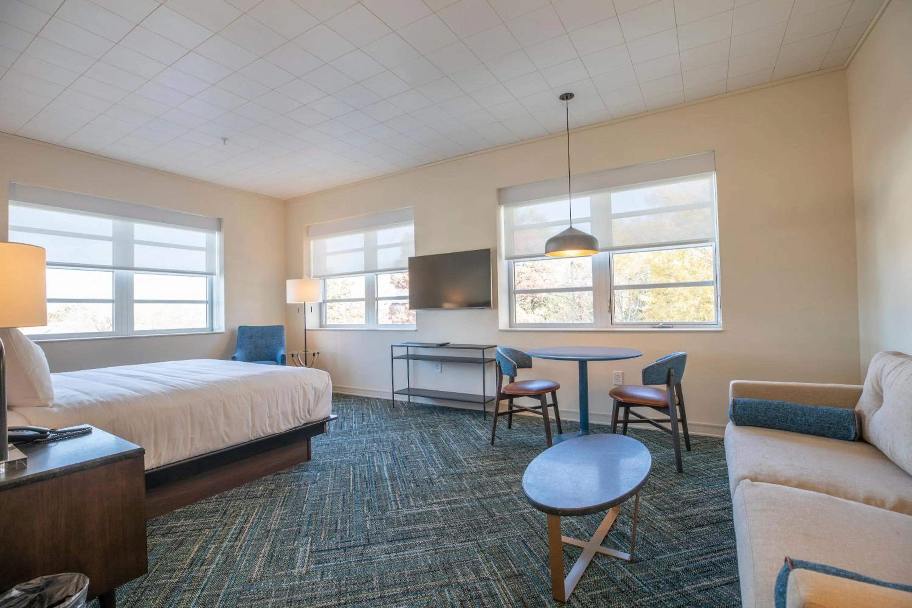 Living room, Bed in The Holbrook Hotel