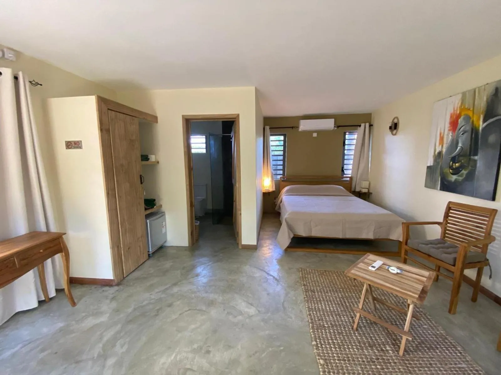 Photo of the whole room, Bed in Le Jardin de Beau Vallon