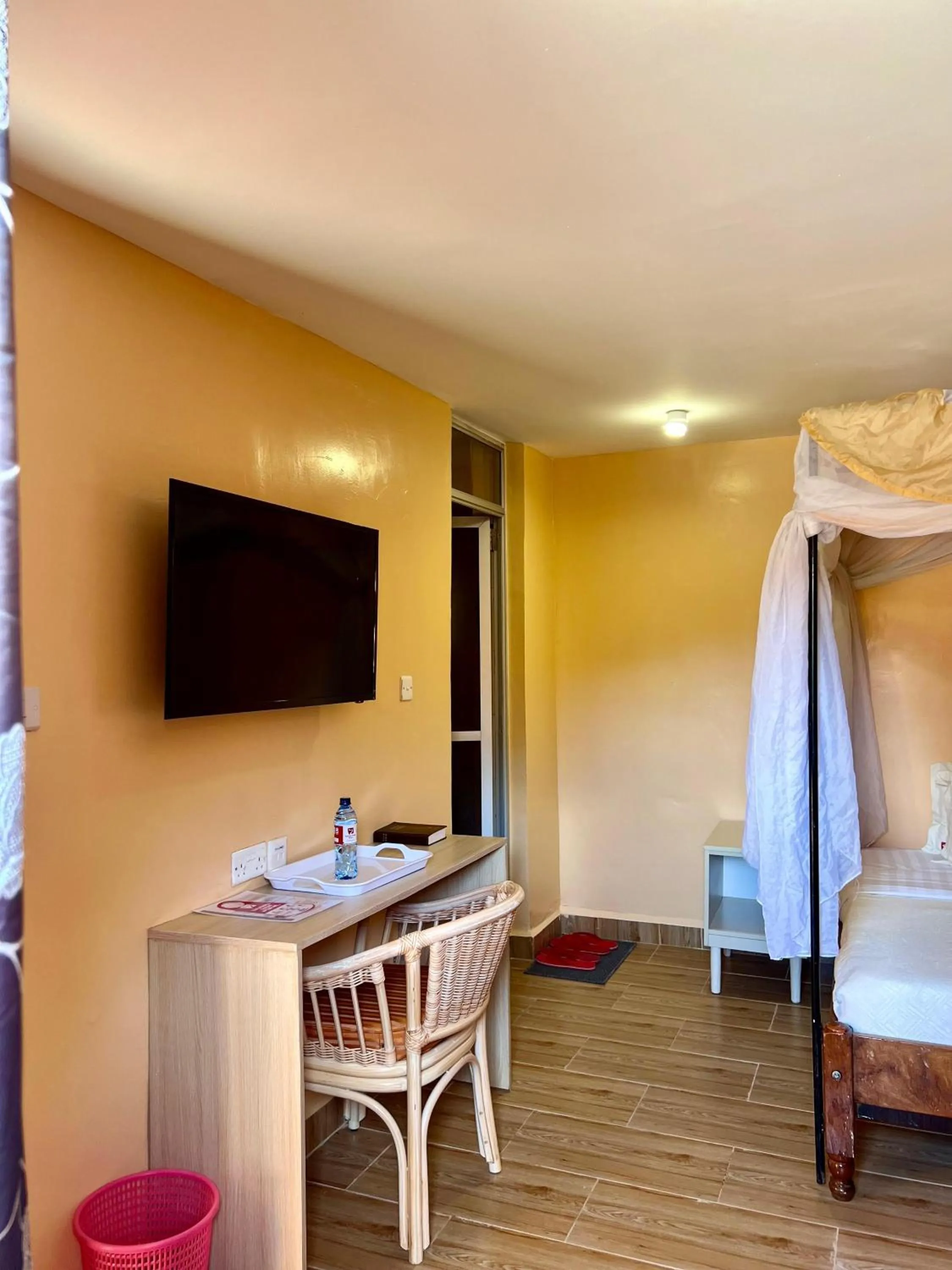 TV and multimedia, Bed in Sweet Lake Resort