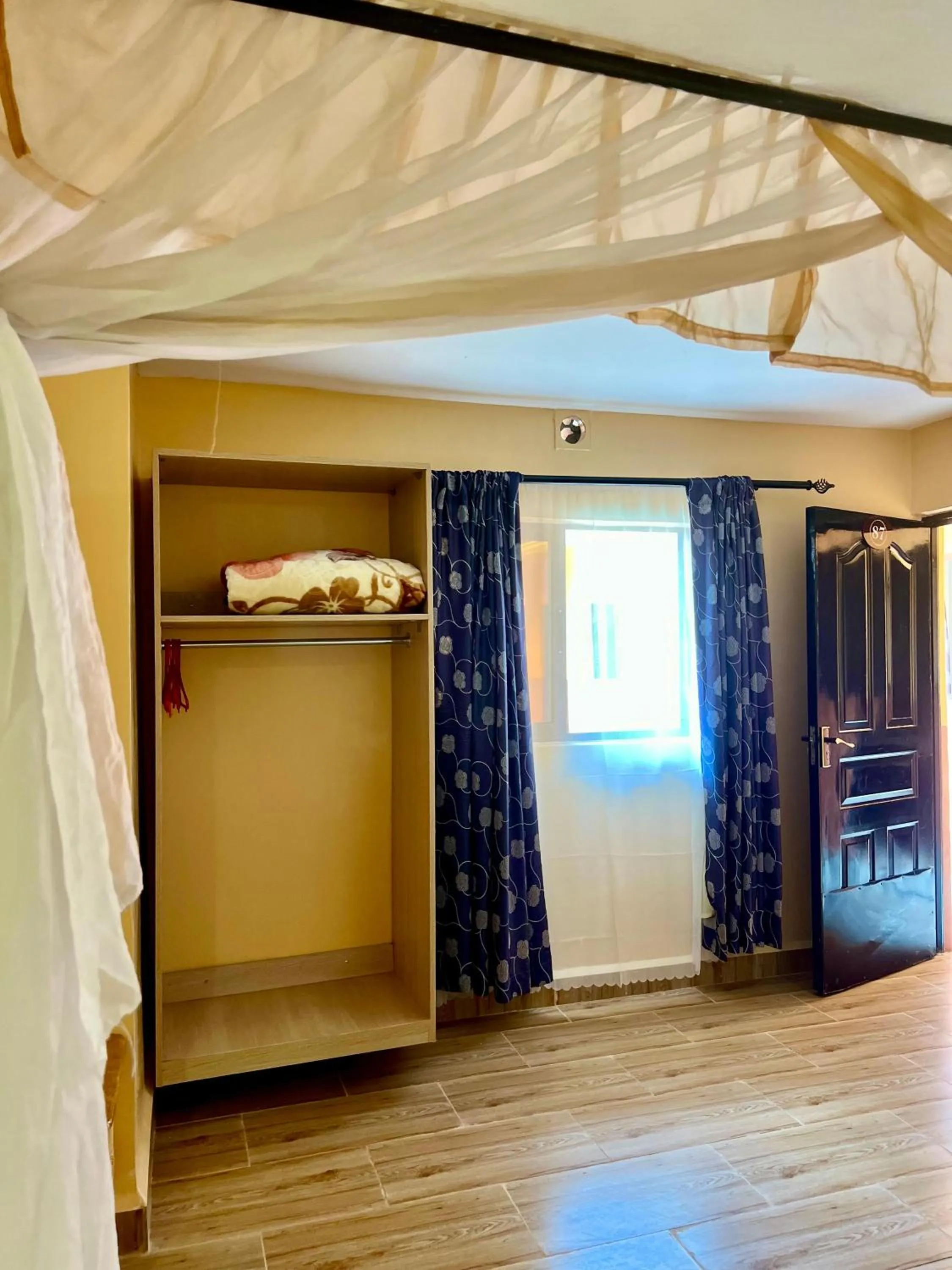 wardrobe, Bed in Sweet Lake Resort