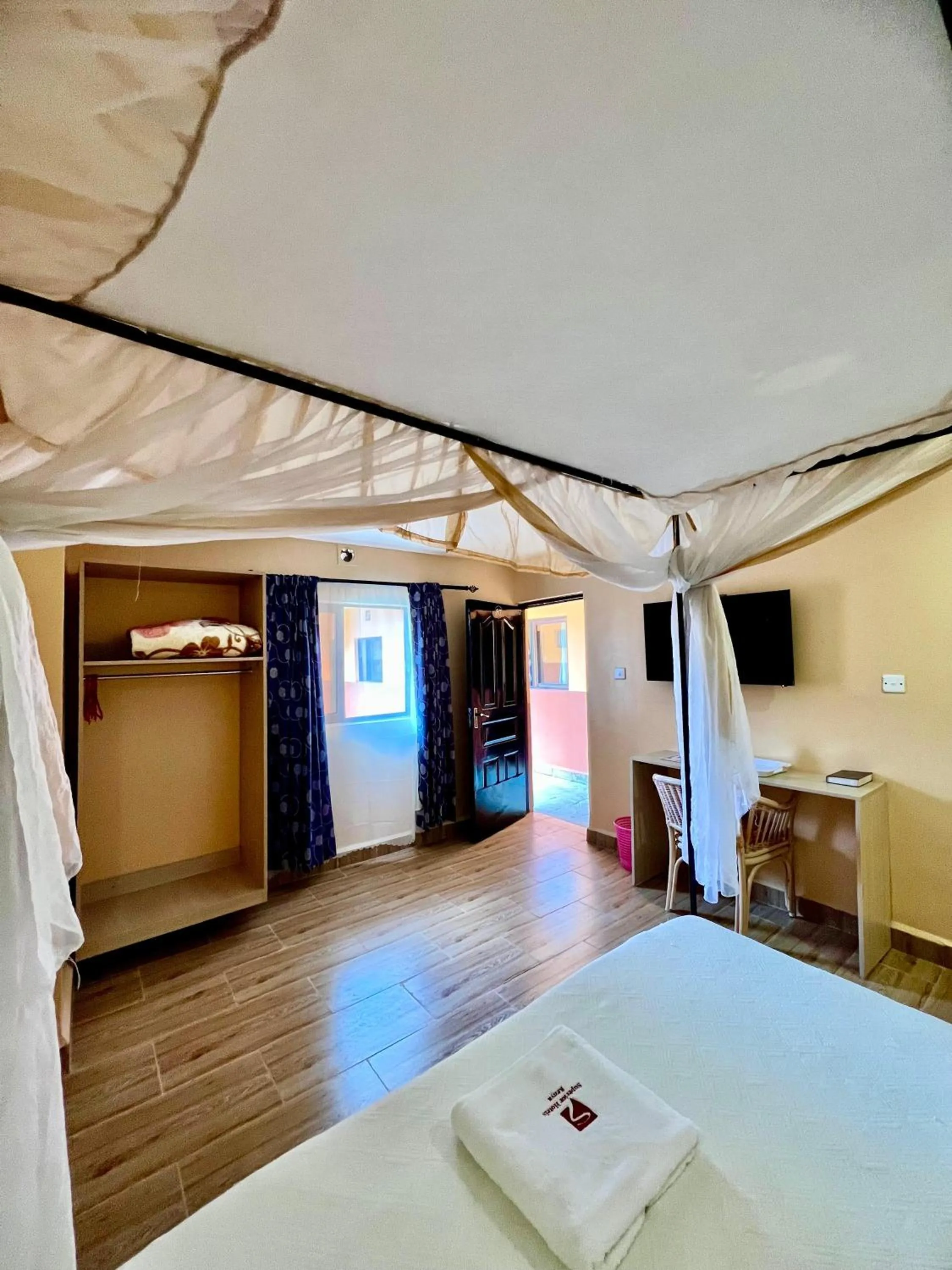 TV and multimedia, Bed in Sweet Lake Resort