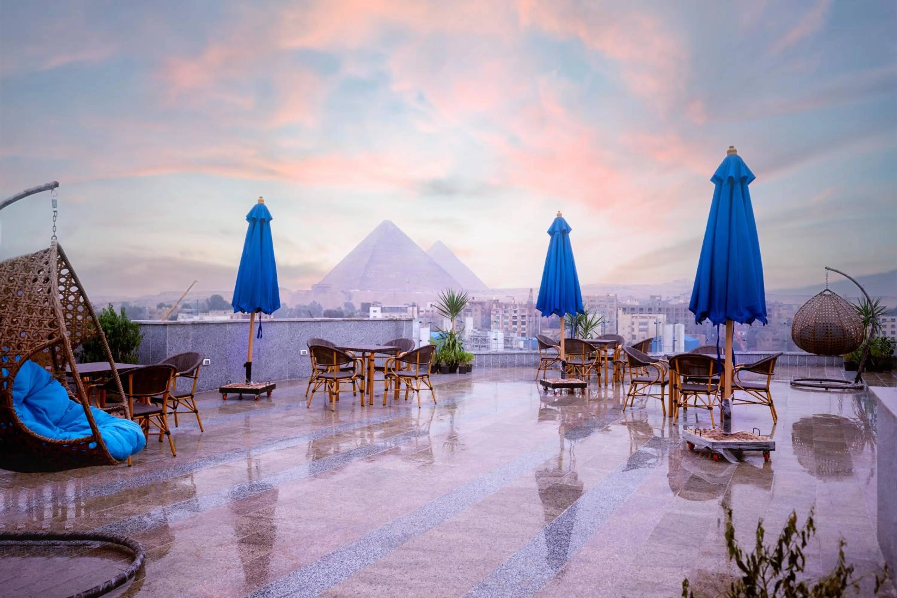 Restaurant/places to eat in Blue Pyramids Eyes Hotel