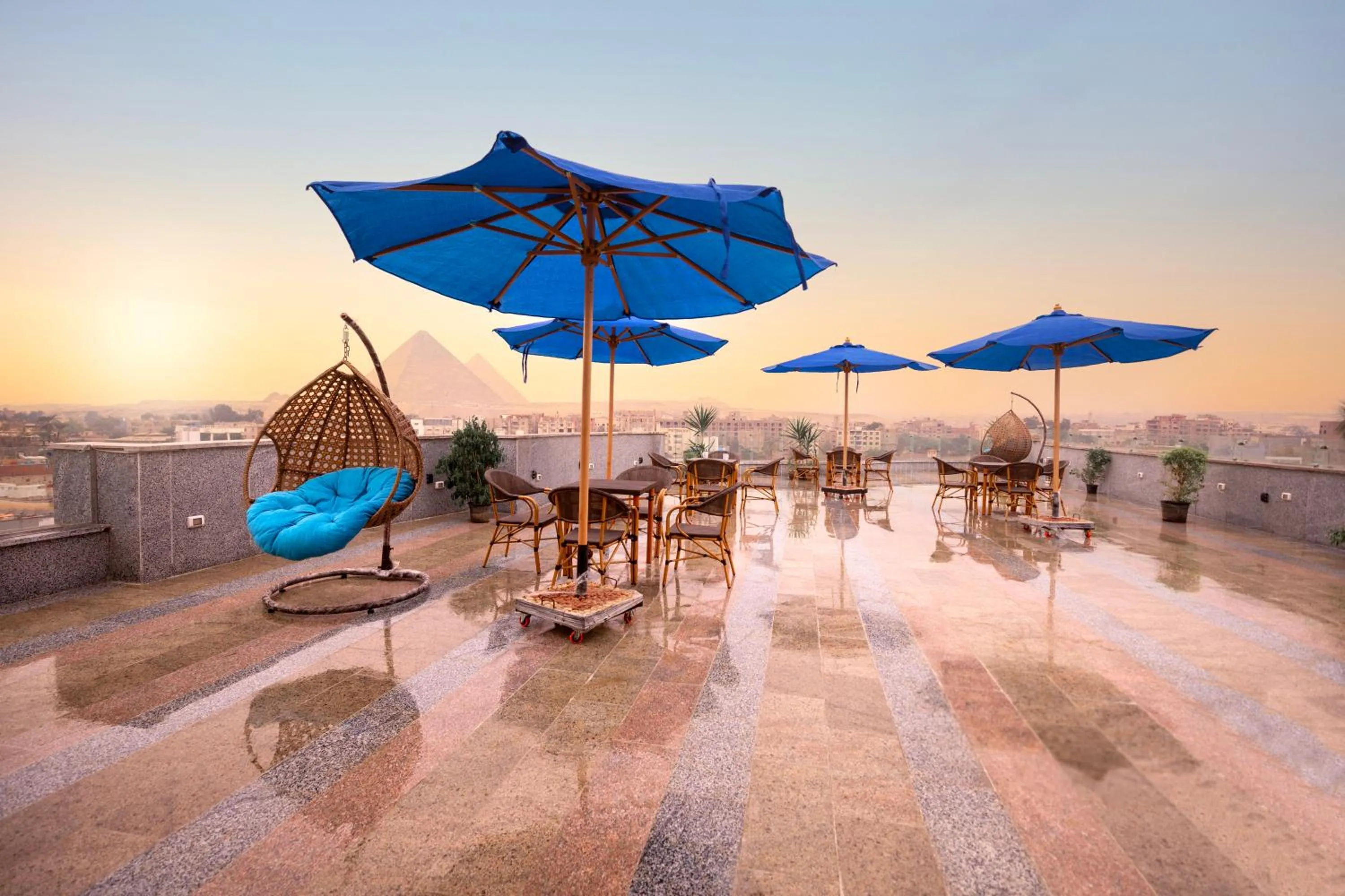 Restaurant/places to eat in Blue Pyramids Eyes Hotel