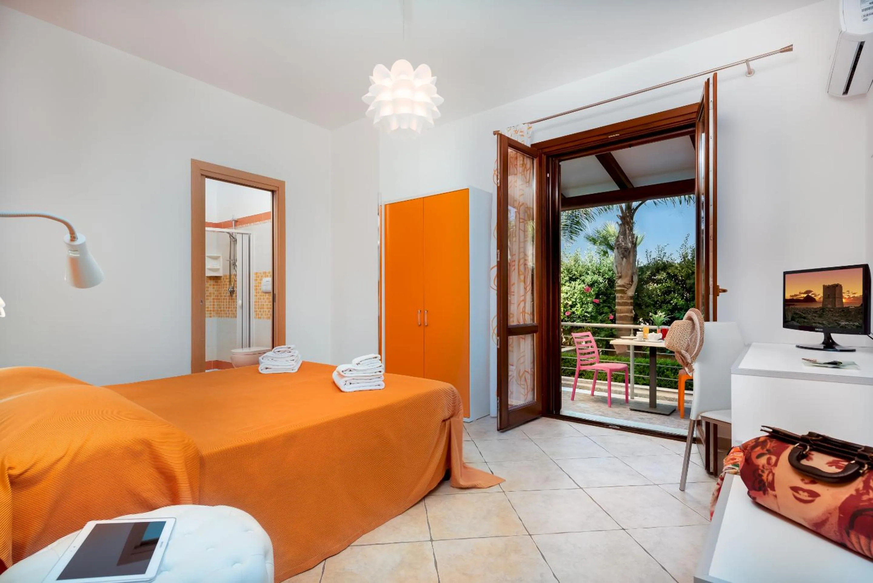 Patio, Bed in B&B Armonie