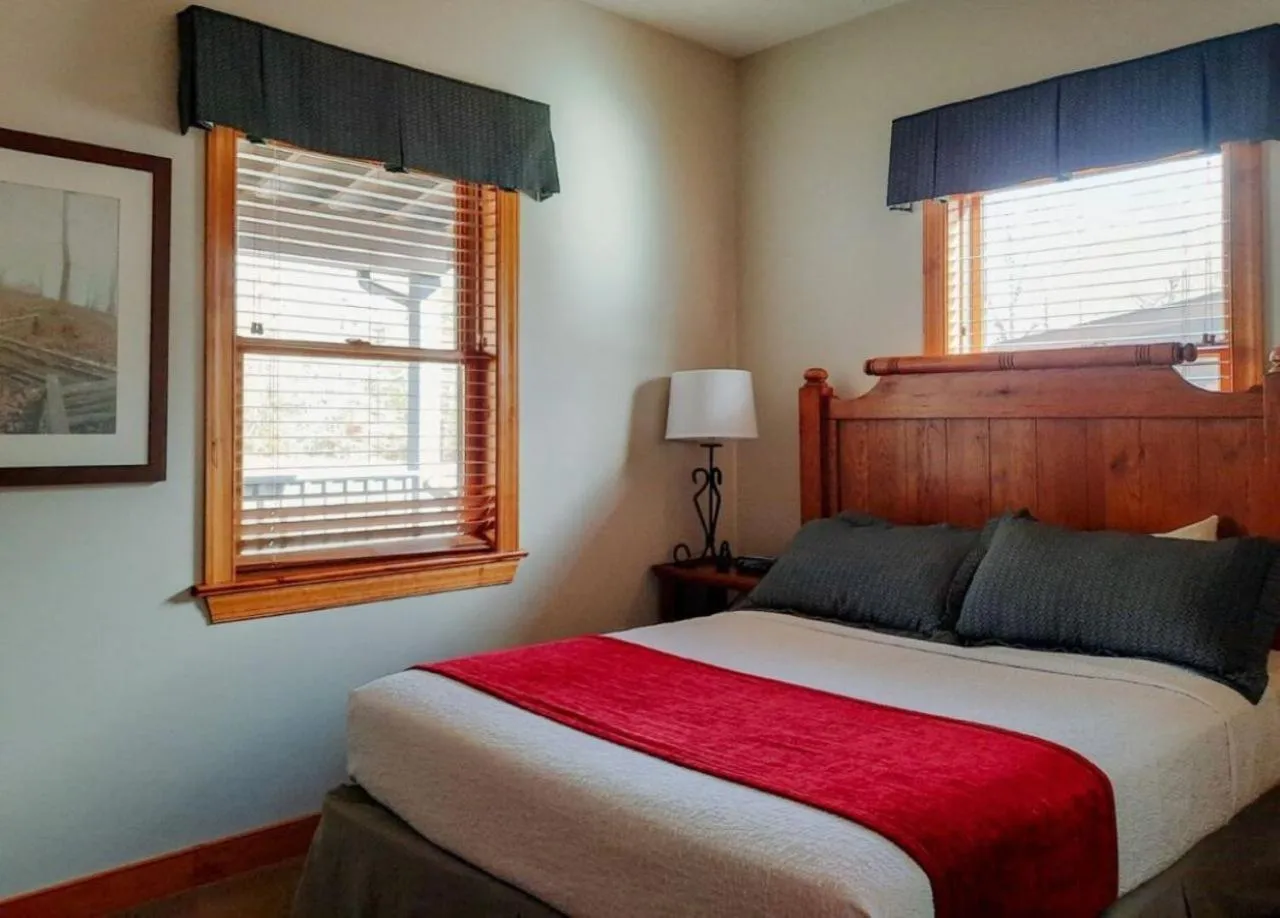 Bedroom, Bed in Wilderness Presidential Resort