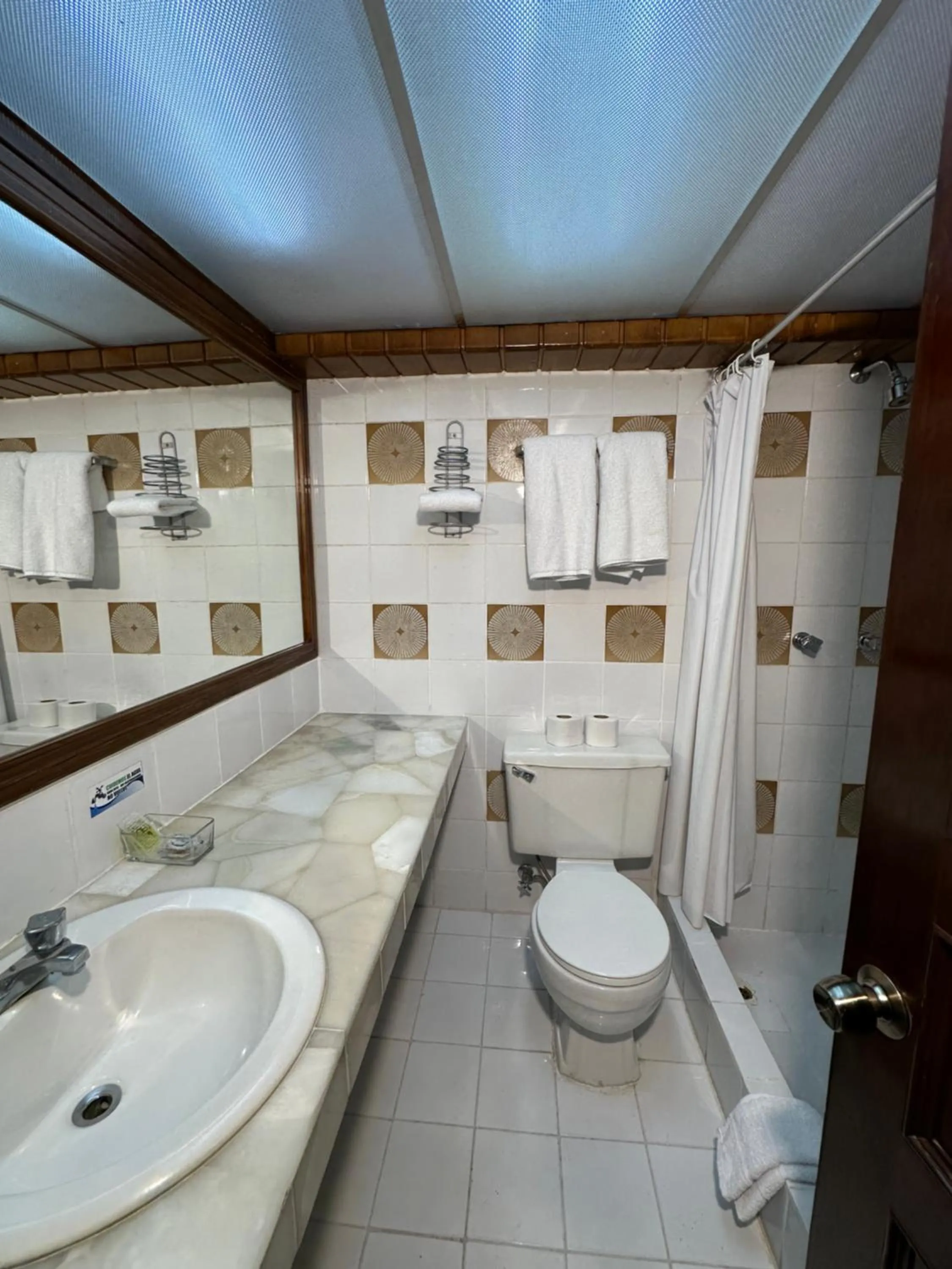 Shower in Hotel Presidente by NASS