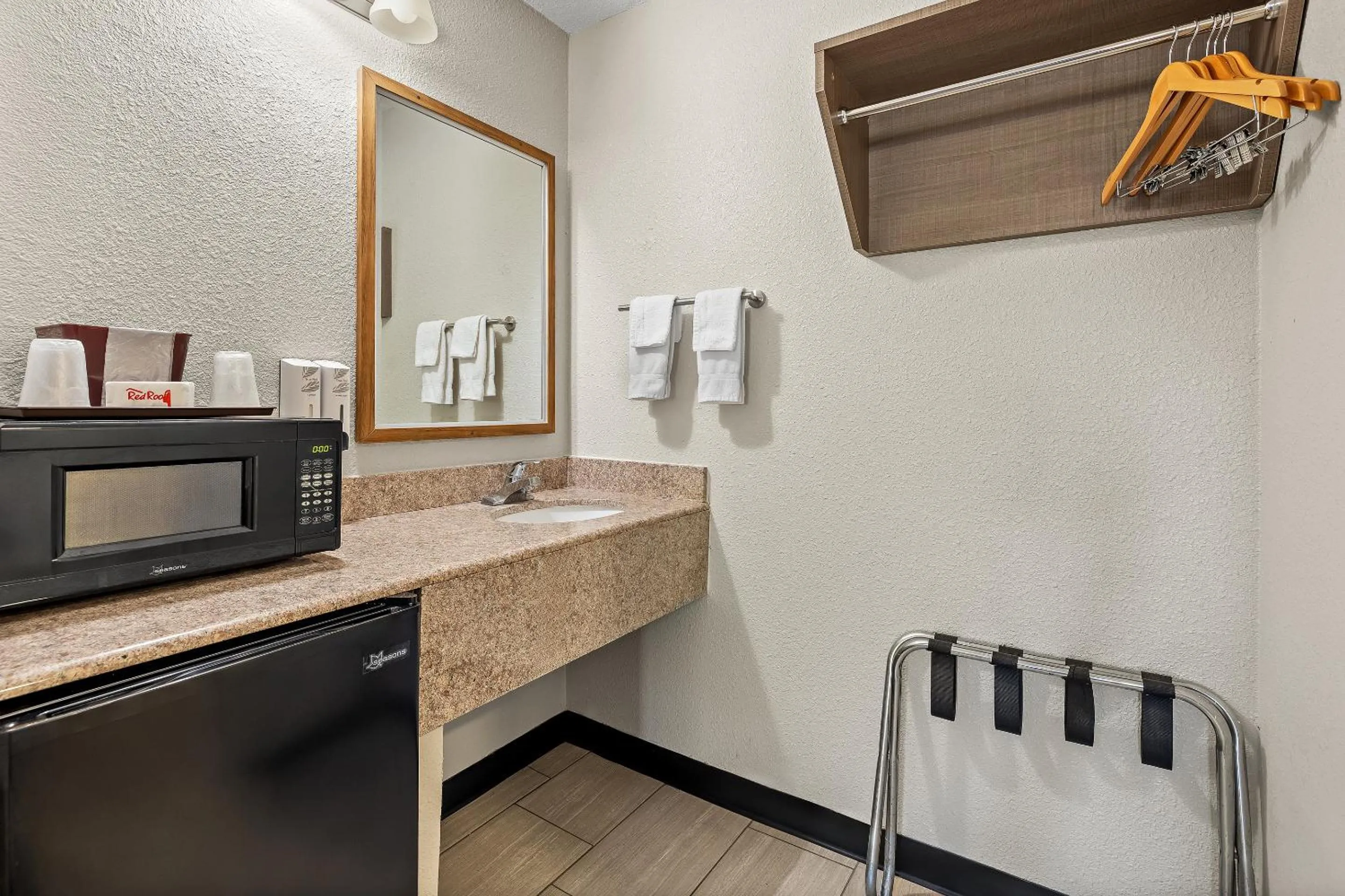 Photo of the whole room in Red Roof Inn Tucson - Vail