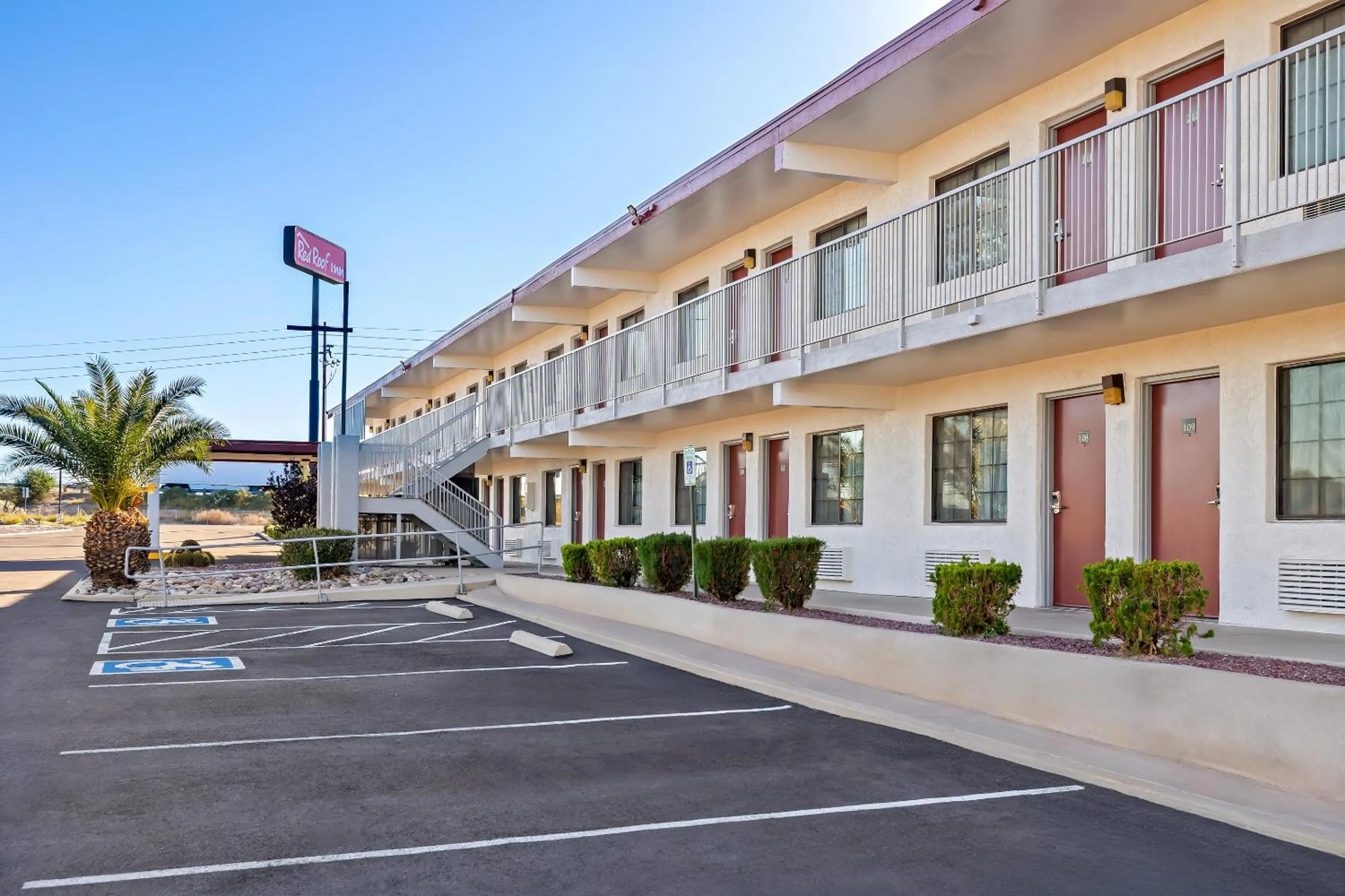 Property building in Red Roof Inn Tucson - Vail