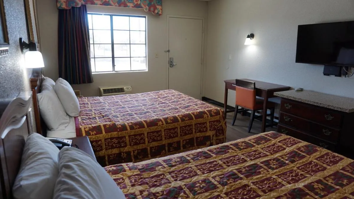 TV and multimedia, Bed in Travel Inn Tucson