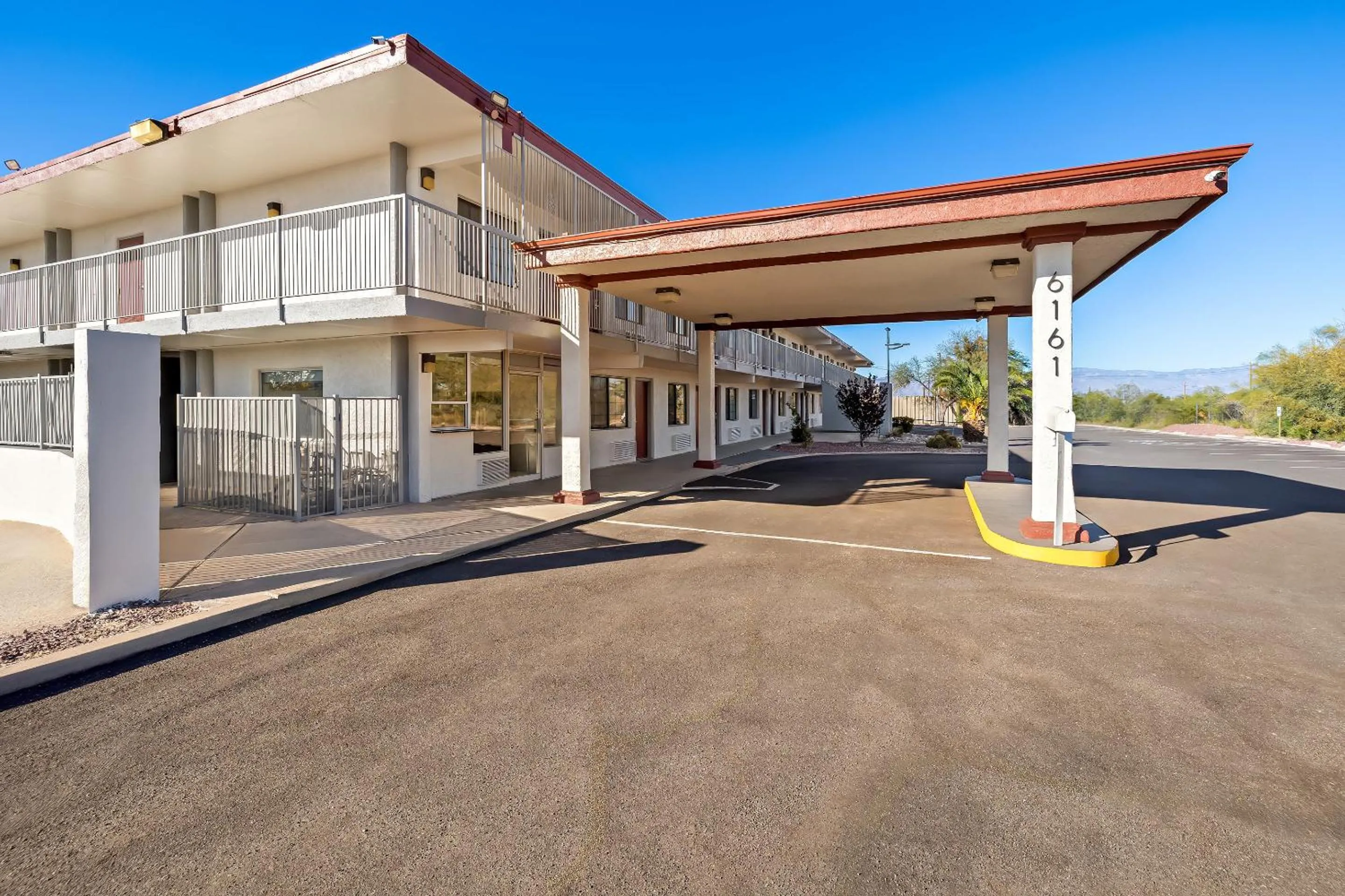 Property building in Red Roof Inn Tucson - Vail