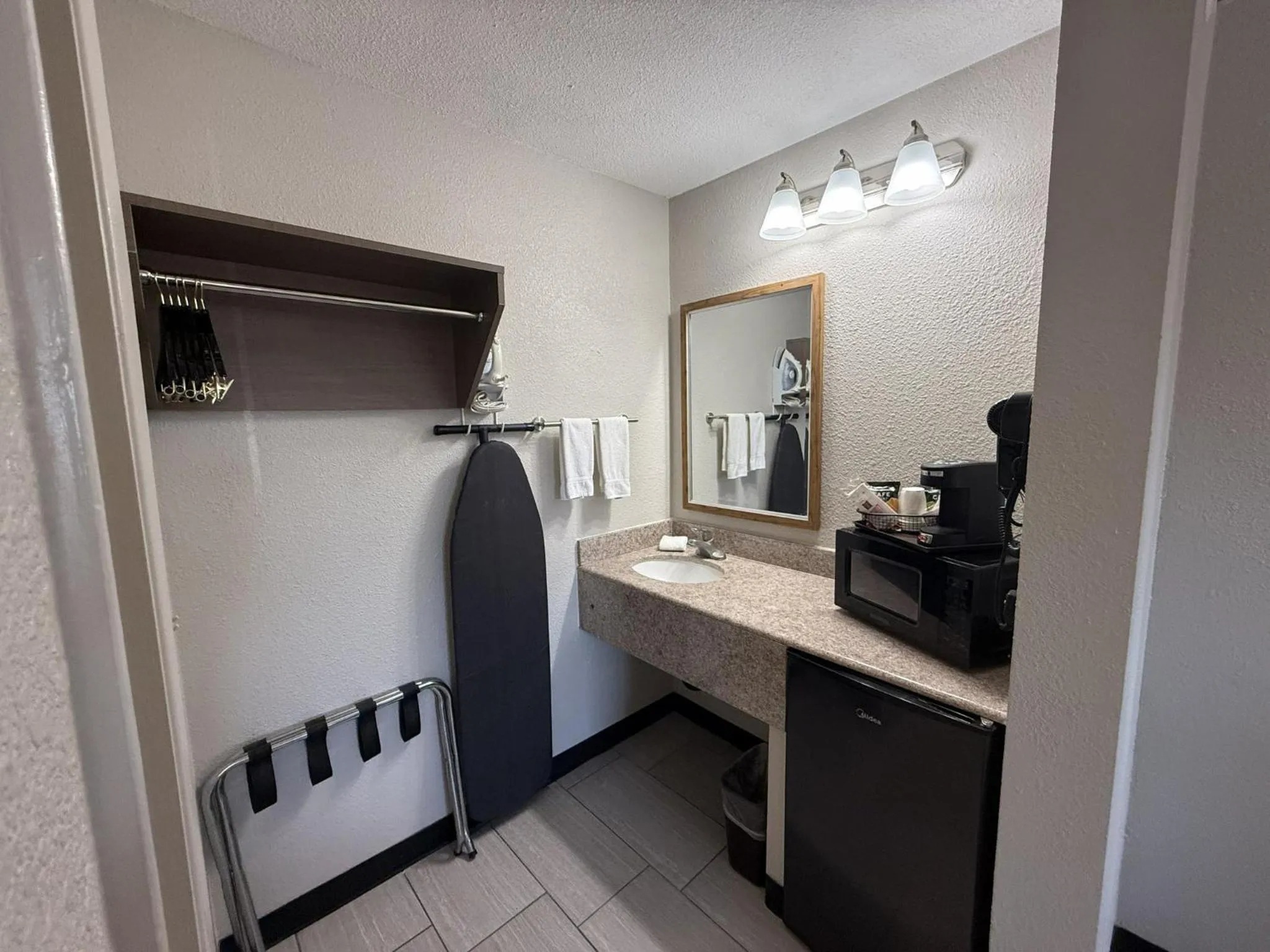 Bathroom in Red Roof Inn Tucson - Vail