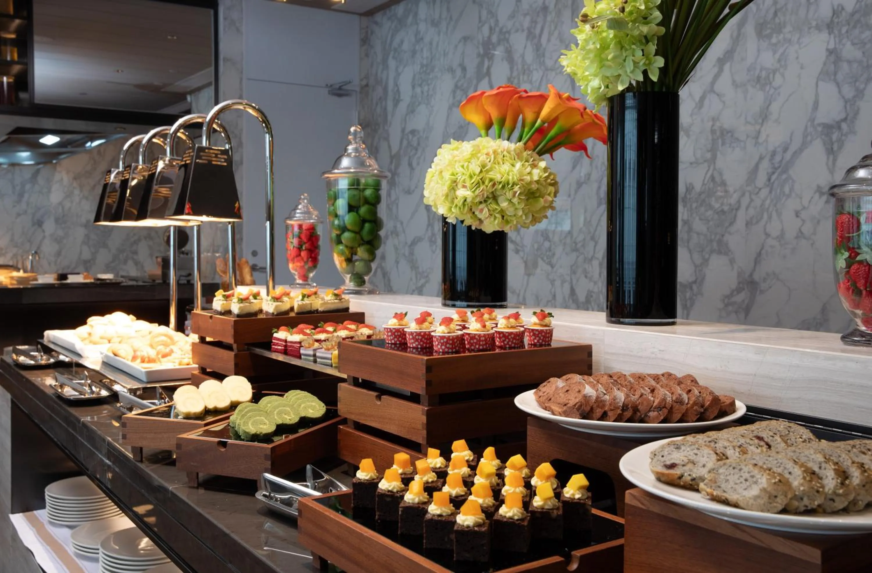 Restaurant/places to eat in 广州新塘希尔顿欢朋酒店-广交会期间免费穿梭巴士往返展馆