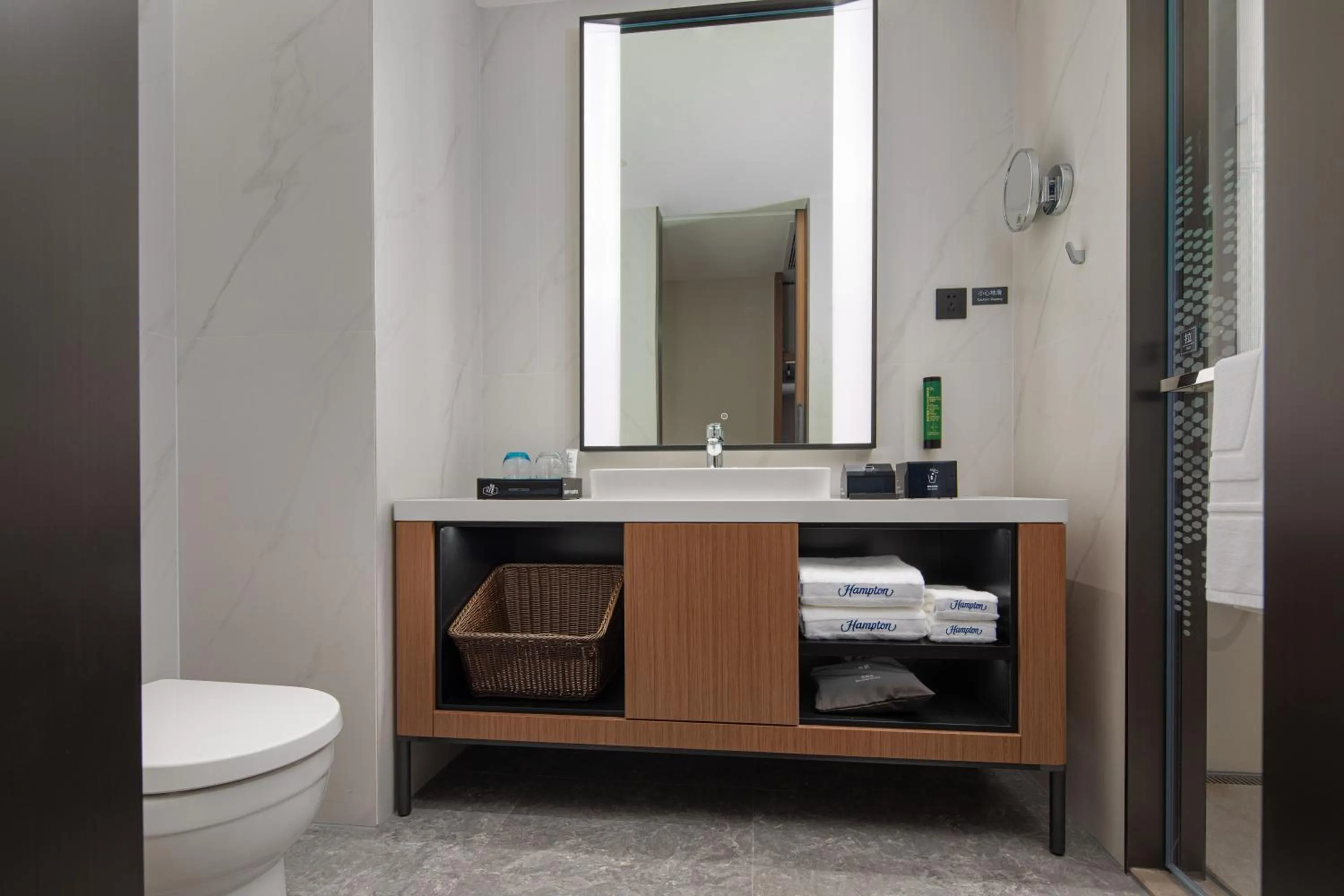 Toilet in 广州新塘希尔顿欢朋酒店-广交会期间免费穿梭巴士往返展馆