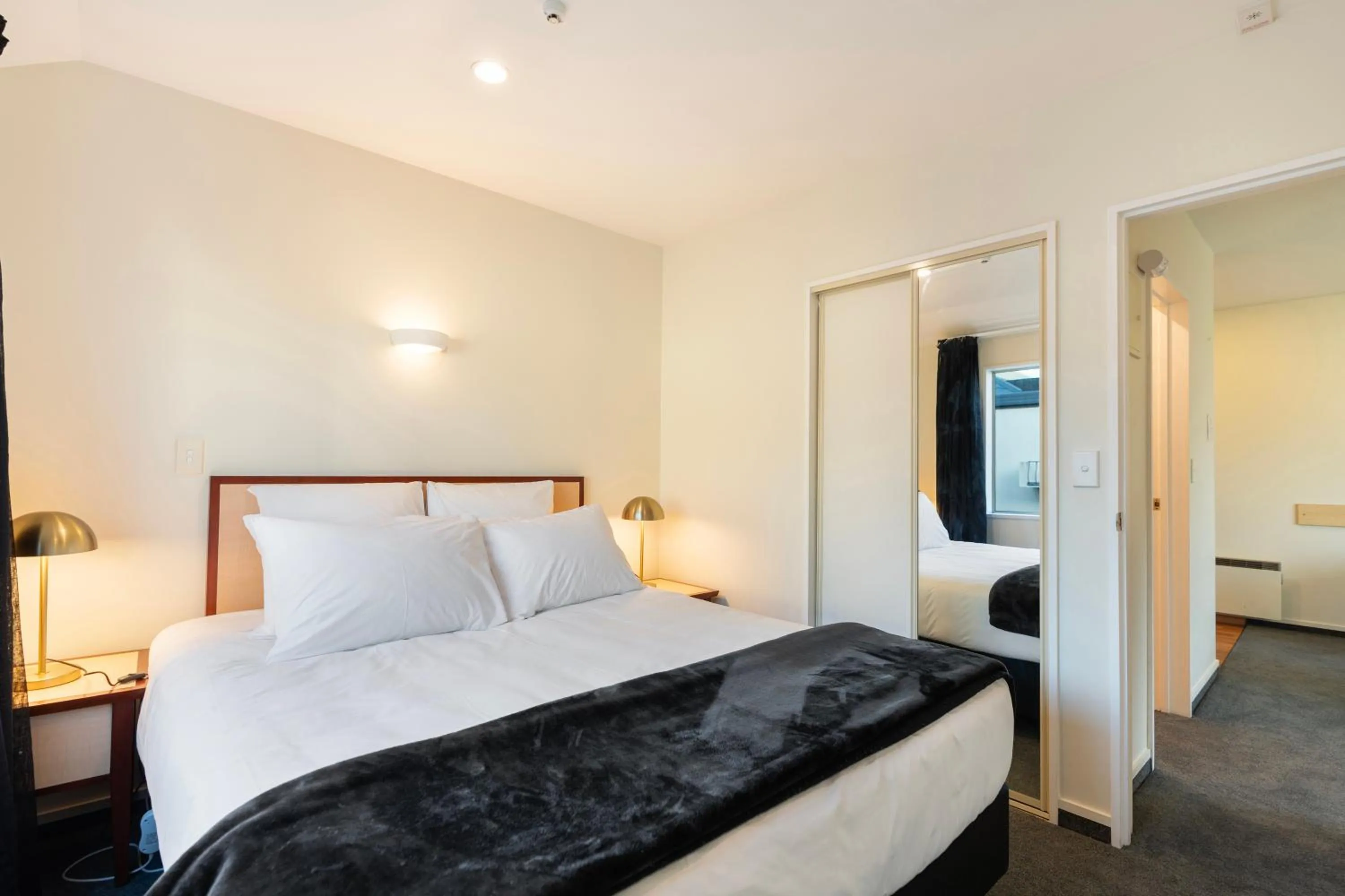 Bedroom, Bed in Daffodil Motel