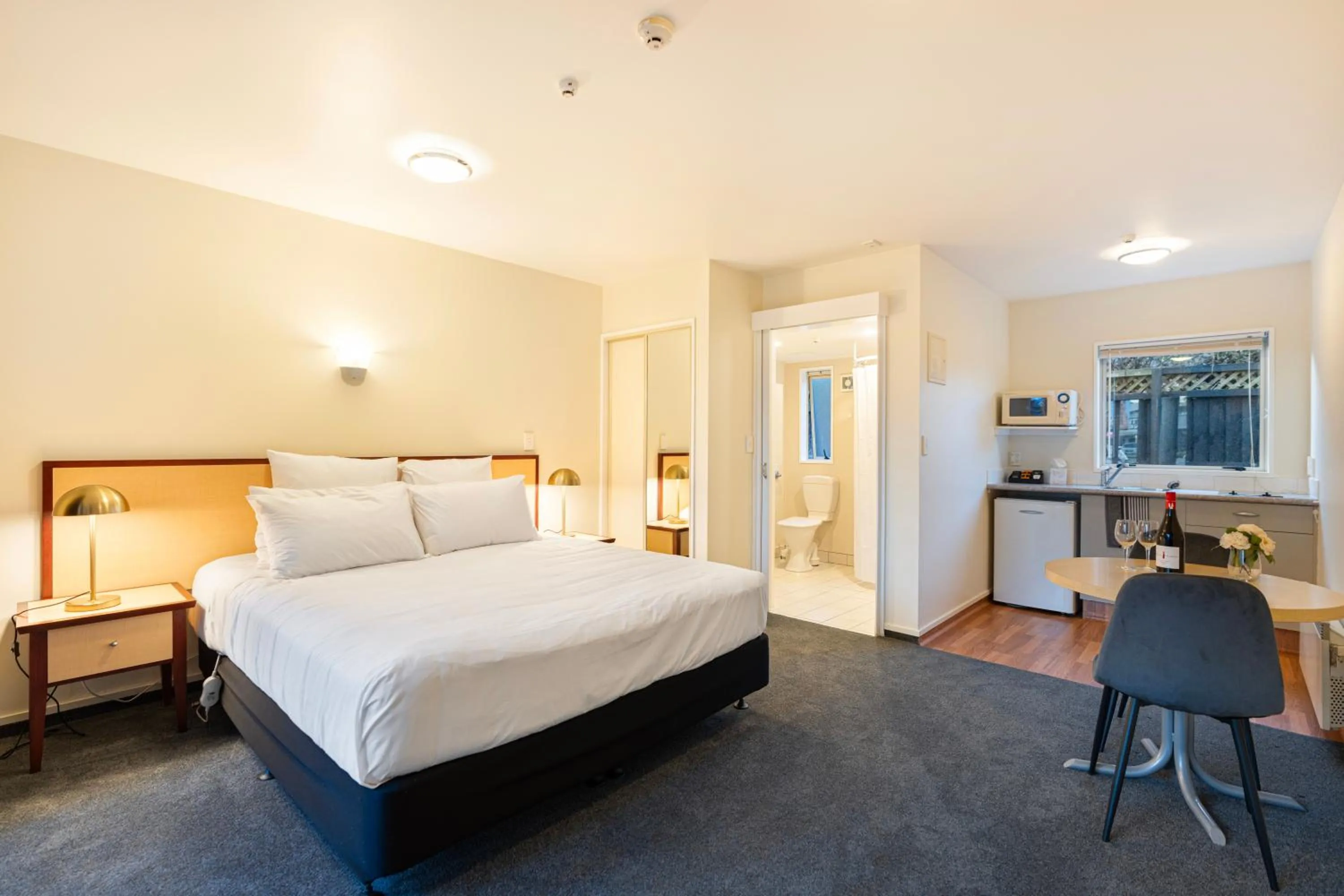 Photo of the whole room, Bed in Daffodil Motel