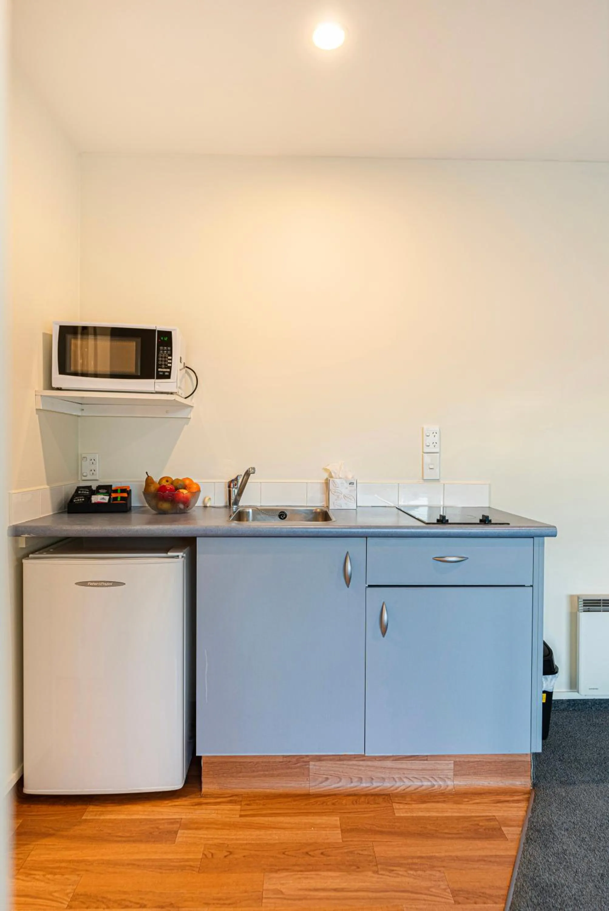 Kitchen or kitchenette in Daffodil Motel