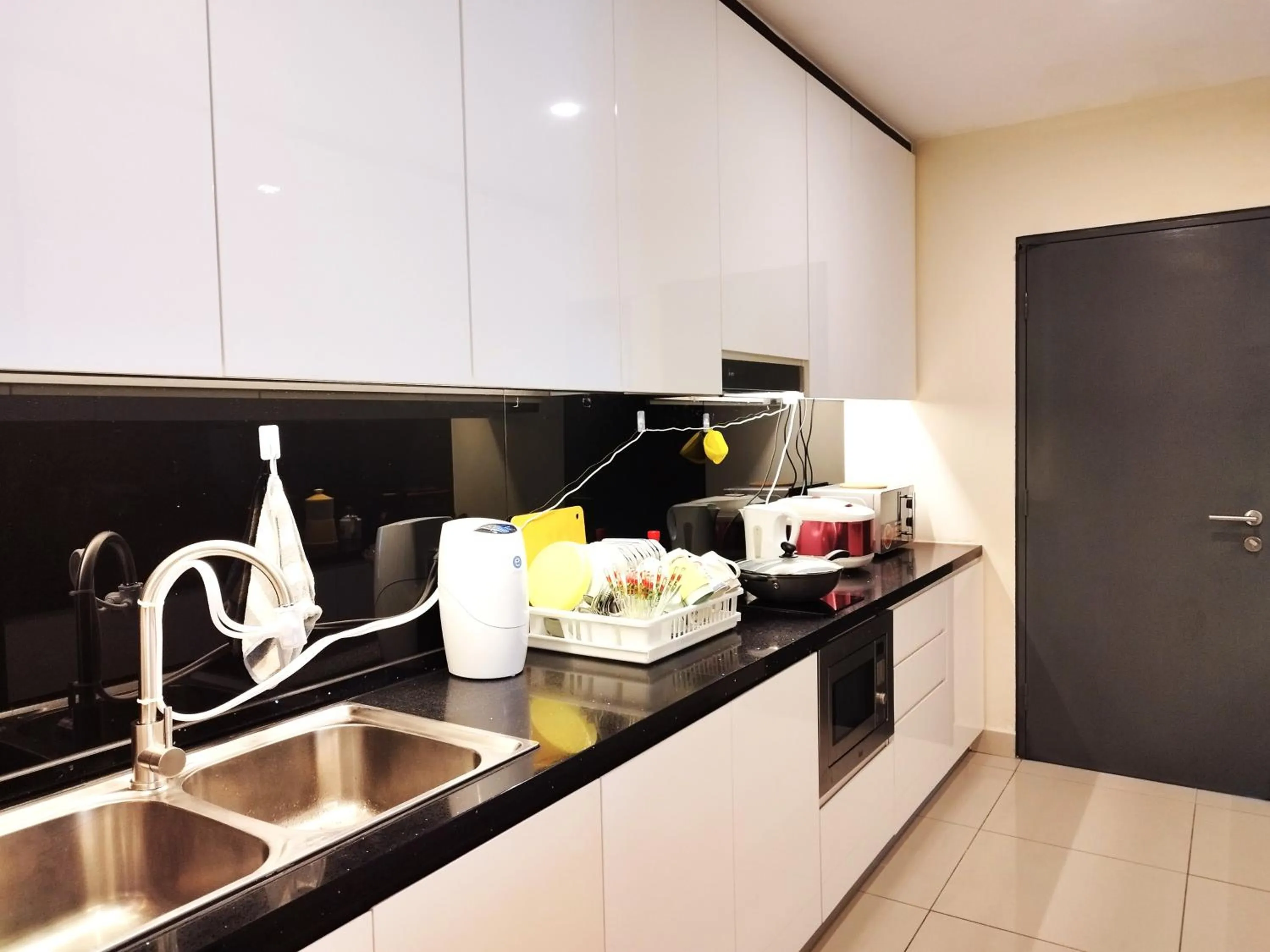 Kitchen or kitchenette in GENTING FoggyCold StayCation AT Ion Delemen By HAPYHOME