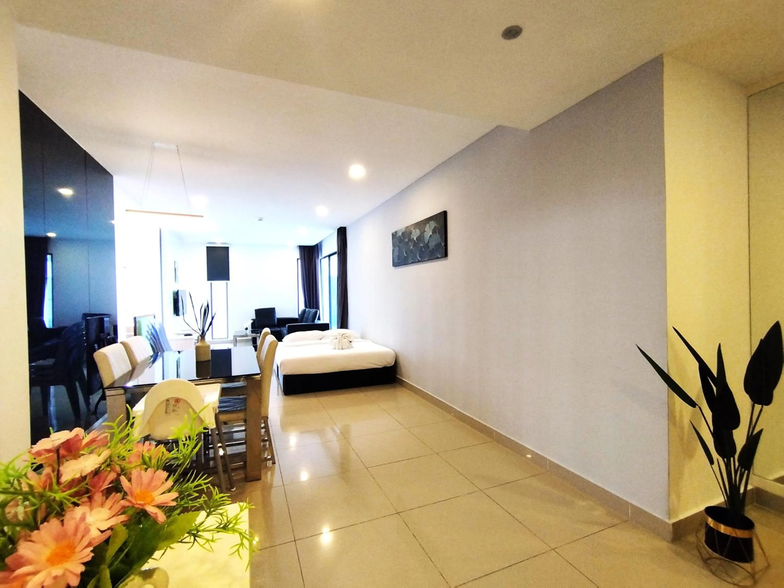 Living room in GENTING FoggyCold StayCation AT Ion Delemen By HAPYHOME