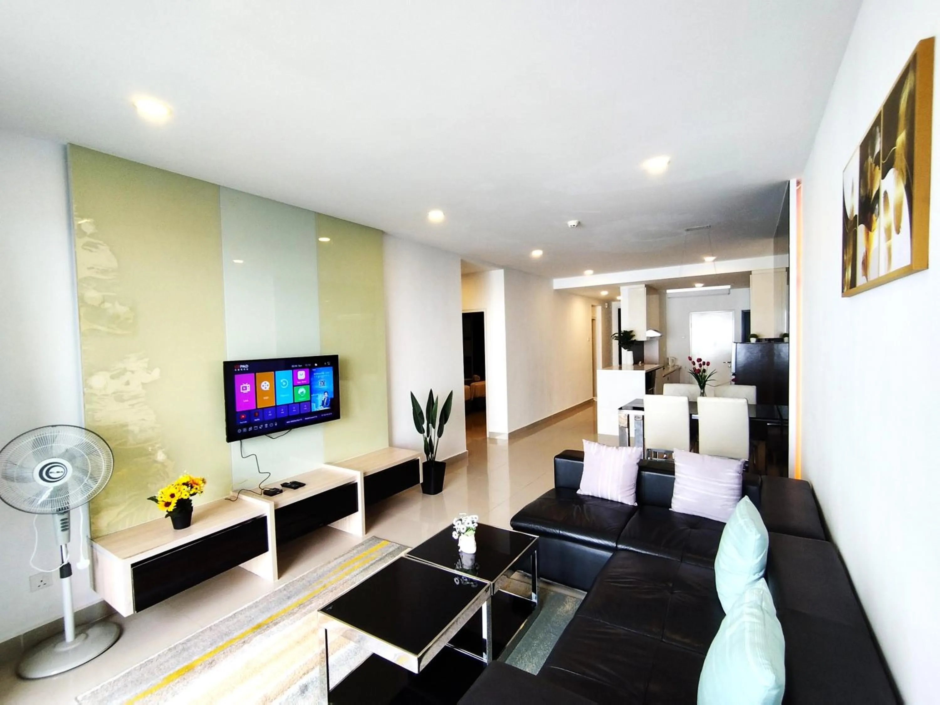 Living room in GENTING FoggyCold StayCation AT Ion Delemen By HAPYHOME