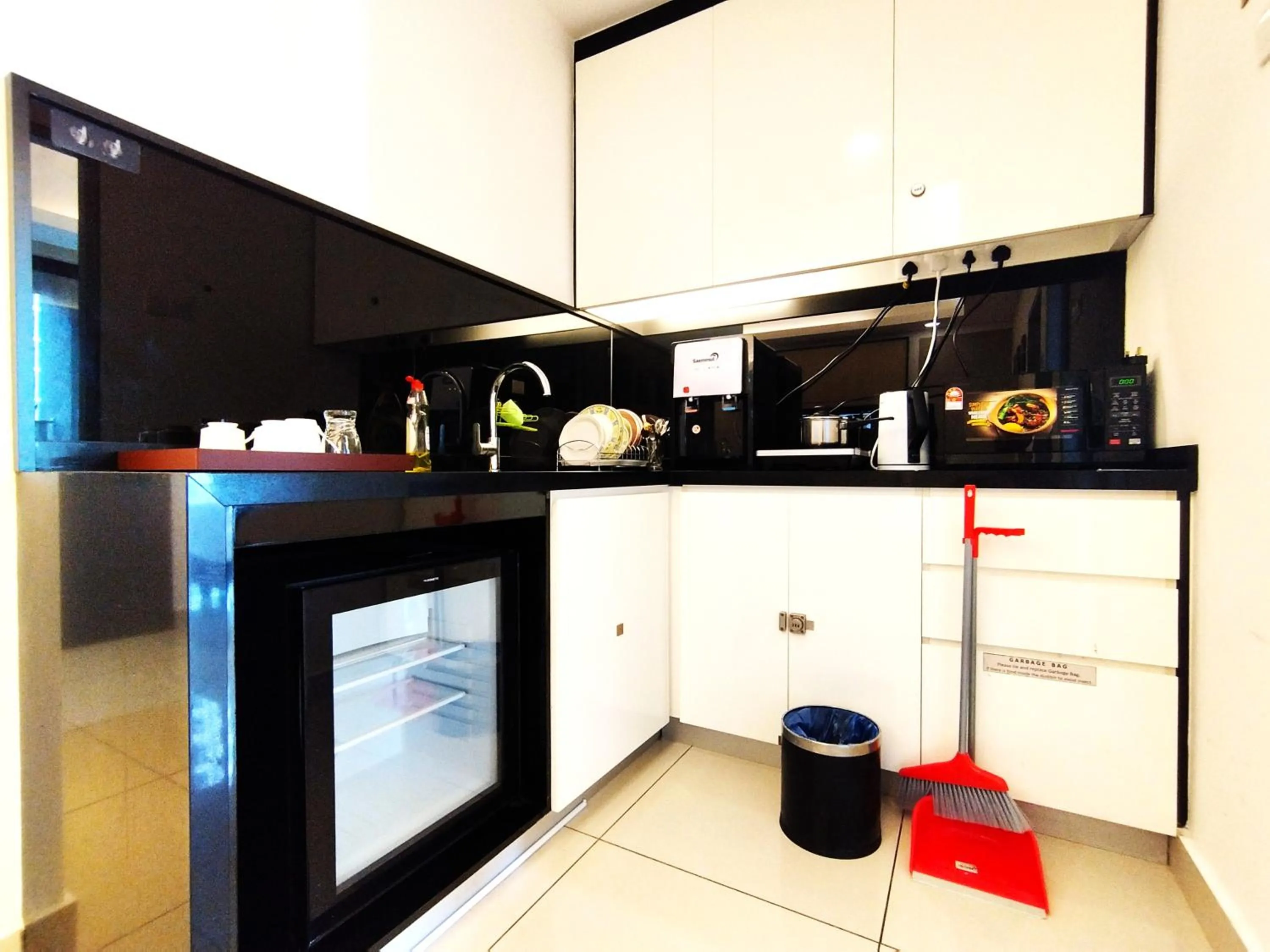 kitchen in GENTING FoggyCold StayCation AT Ion Delemen By HAPYHOME