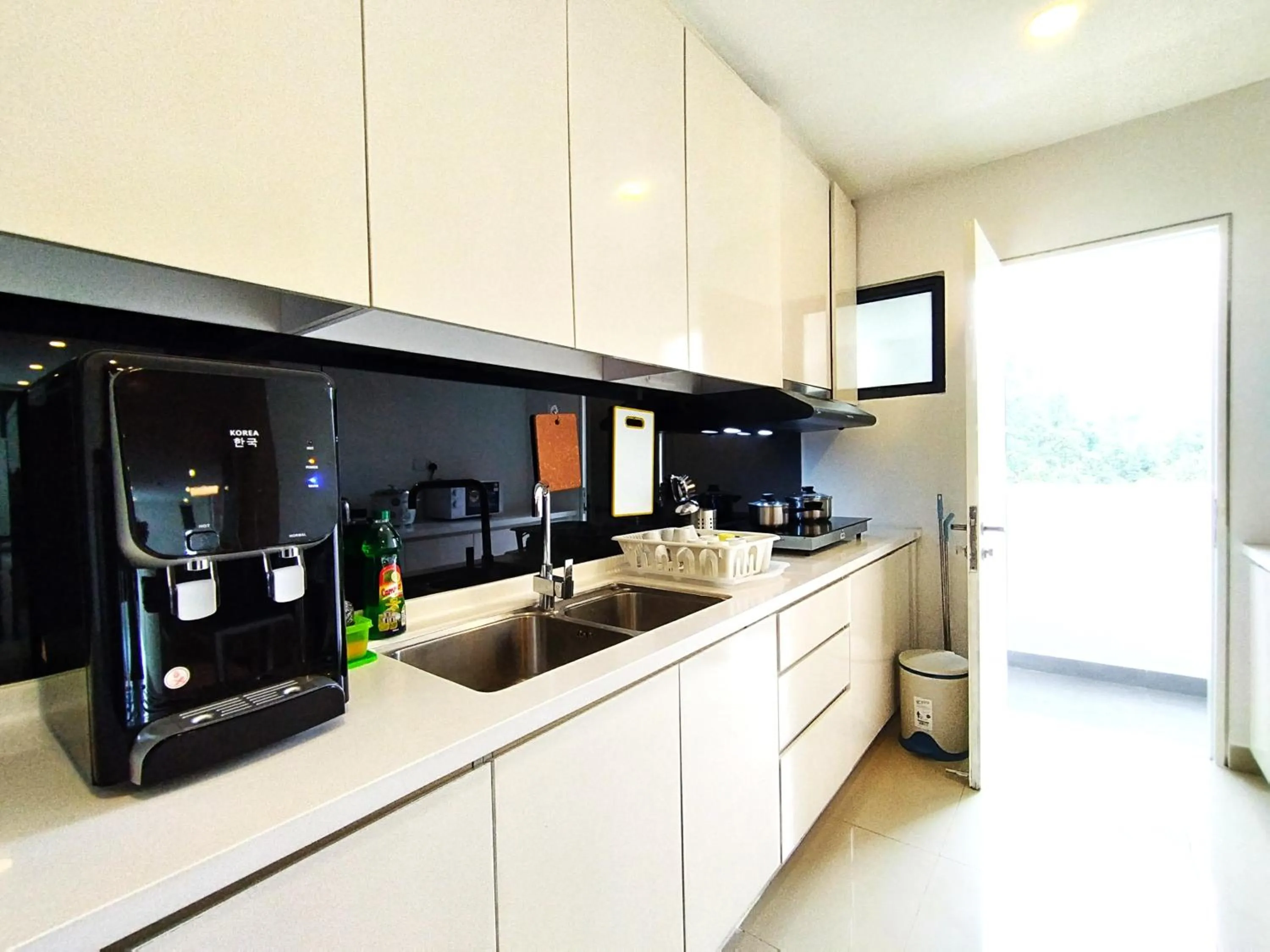 Kitchen or kitchenette in GENTING FoggyCold StayCation AT Ion Delemen By HAPYHOME