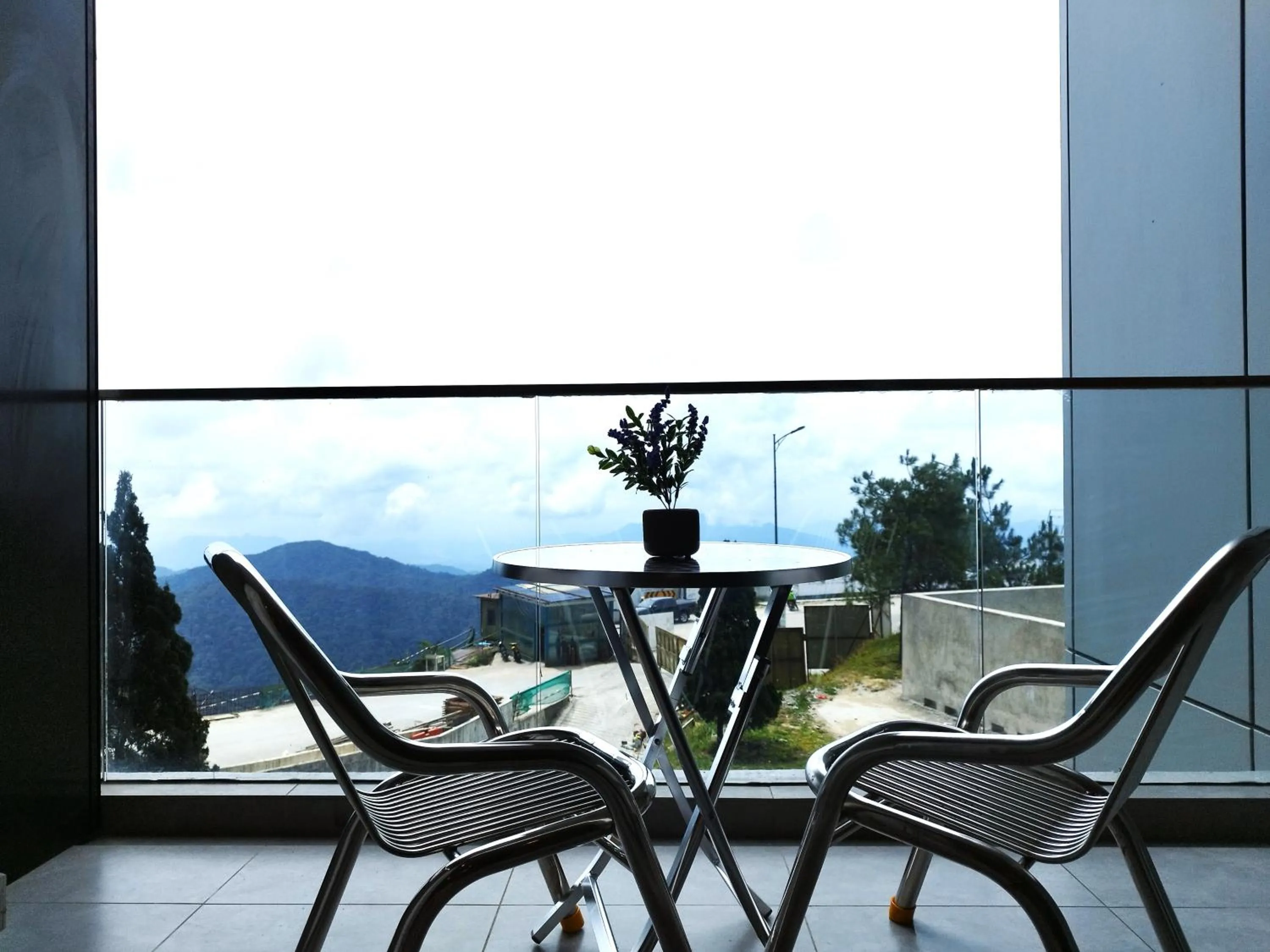 Balcony/Terrace in GENTING FoggyCold StayCation AT Ion Delemen By HAPYHOME