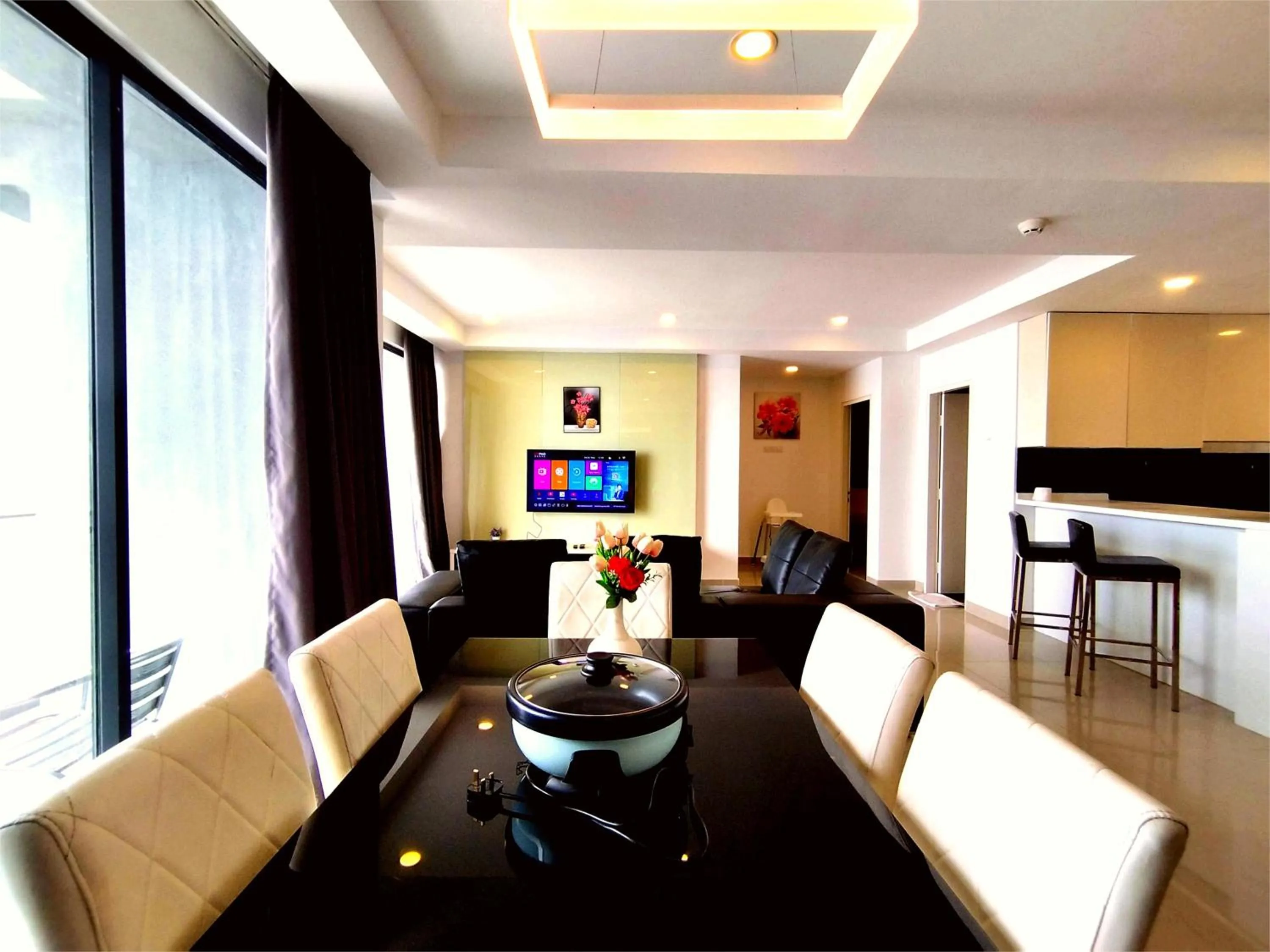 Living room in GENTING FoggyCold StayCation AT Ion Delemen By HAPYHOME