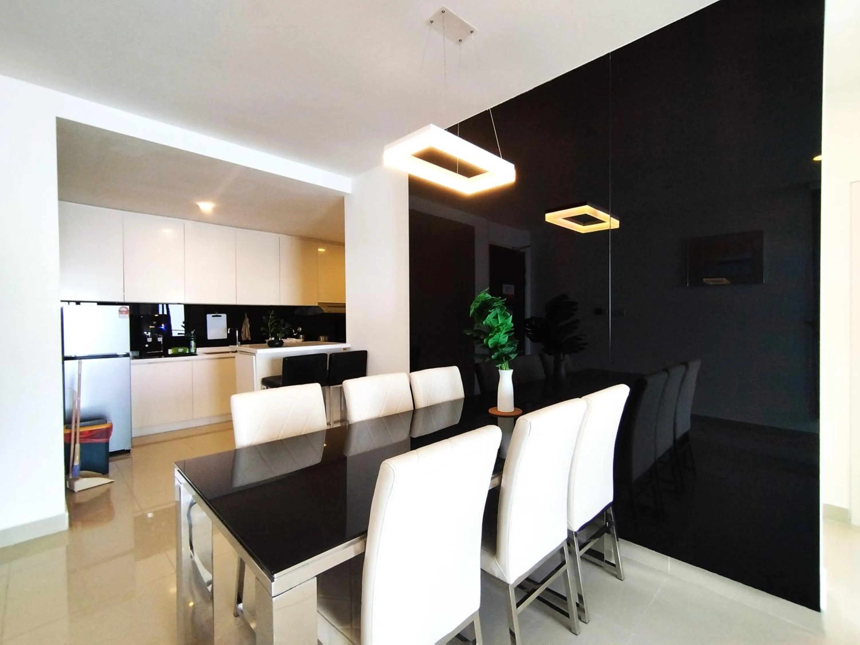 Living room in GENTING FoggyCold StayCation AT Ion Delemen By HAPYHOME