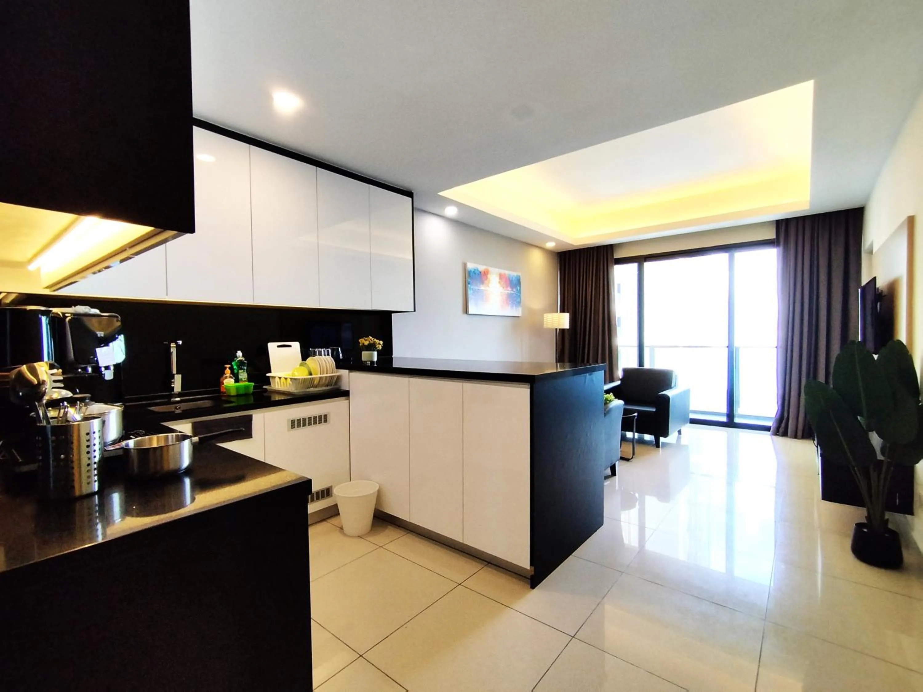 Living room in GENTING FoggyCold StayCation AT Ion Delemen By HAPYHOME