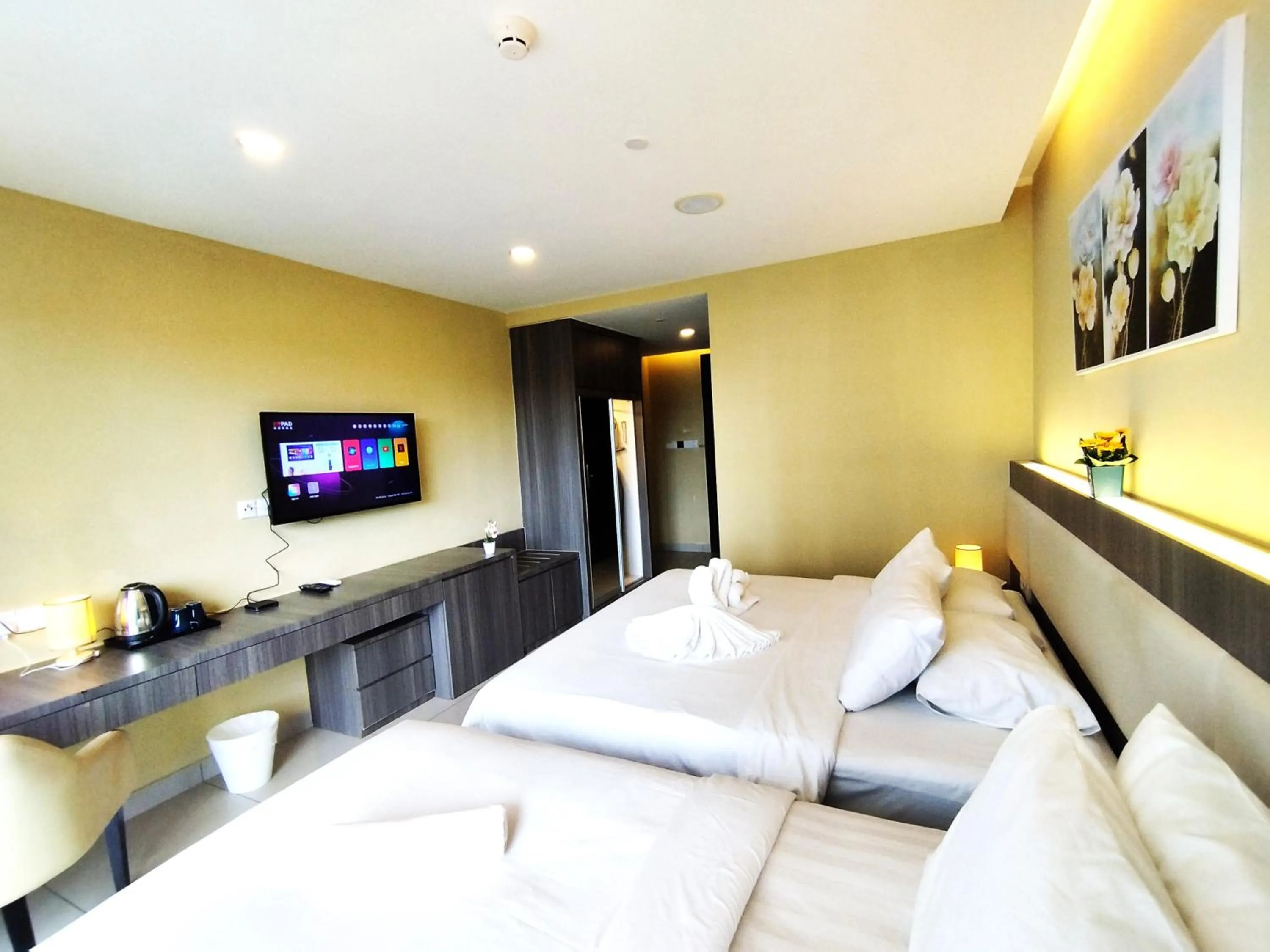 Bedroom, Bed in GENTING FoggyCold StayCation AT Ion Delemen By HAPYHOME