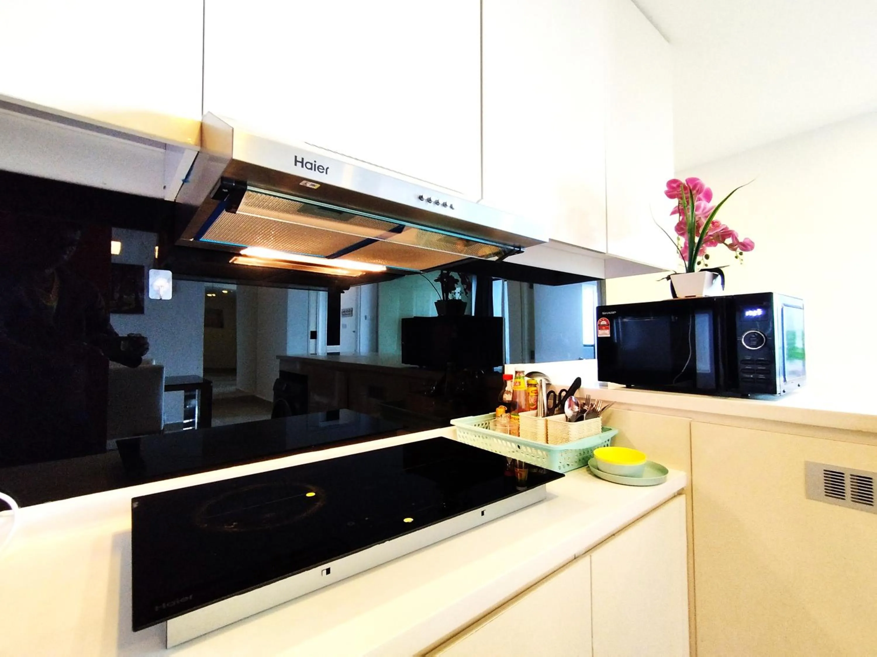 Kitchen or kitchenette in GENTING FoggyCold StayCation AT Ion Delemen By HAPYHOME