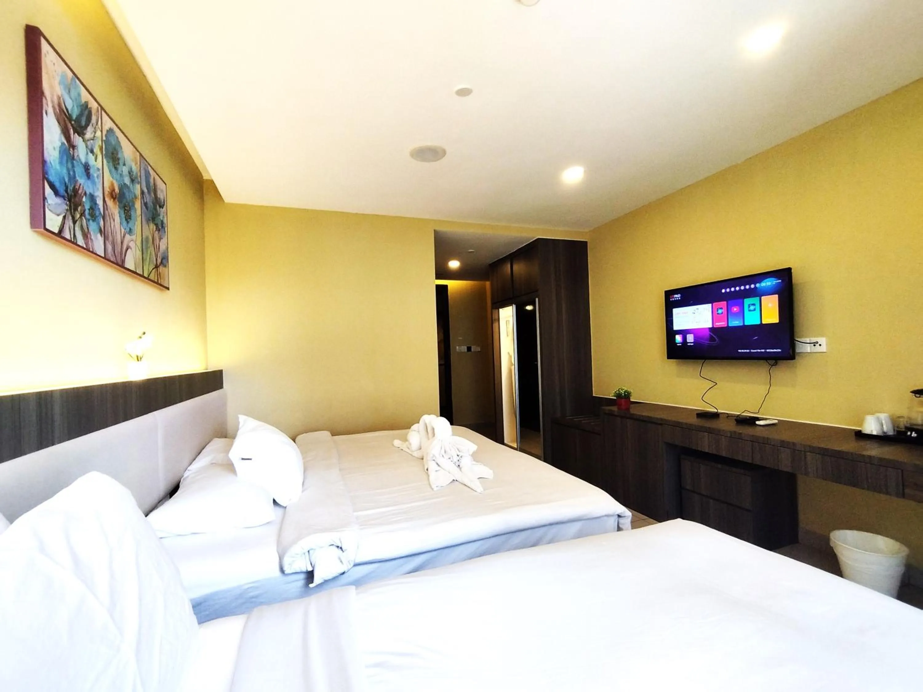 Bedroom, Bed in GENTING FoggyCold StayCation AT Ion Delemen By HAPYHOME